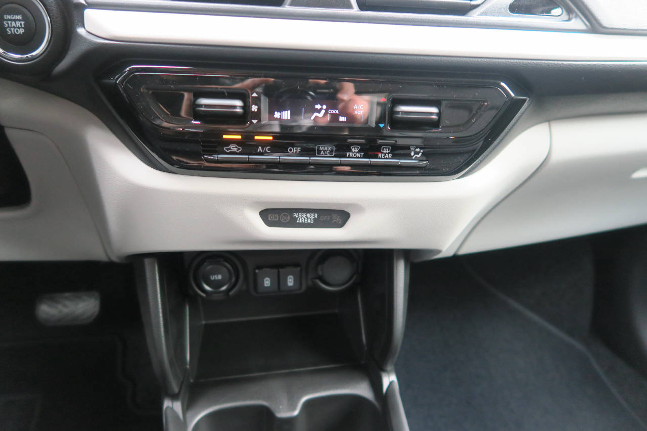 SUZUKI Swift 1.2 Sakura Hybrid CVT-image-12