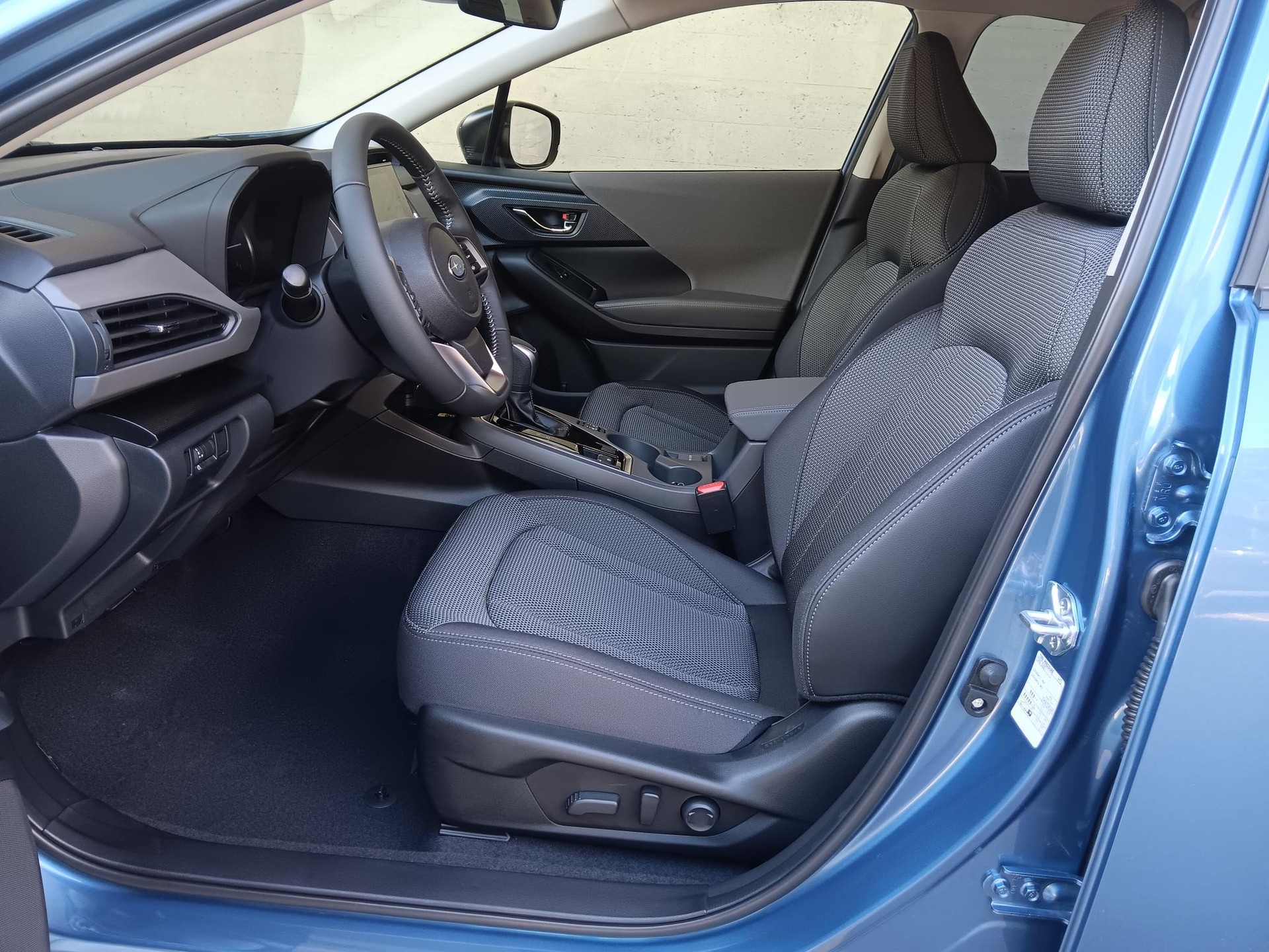 SUBARU Crosstrek 2.0 e-Boxer Swiss Plus AWD Lineartronic-image-5