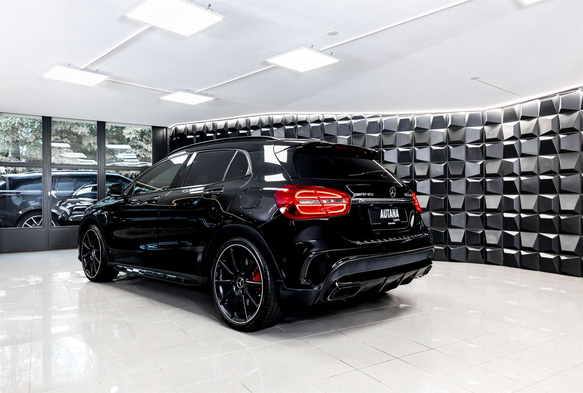 MERCEDES-BENZ GLA 45 AMG 4Matic 7G-DCT-showroom-element-2
