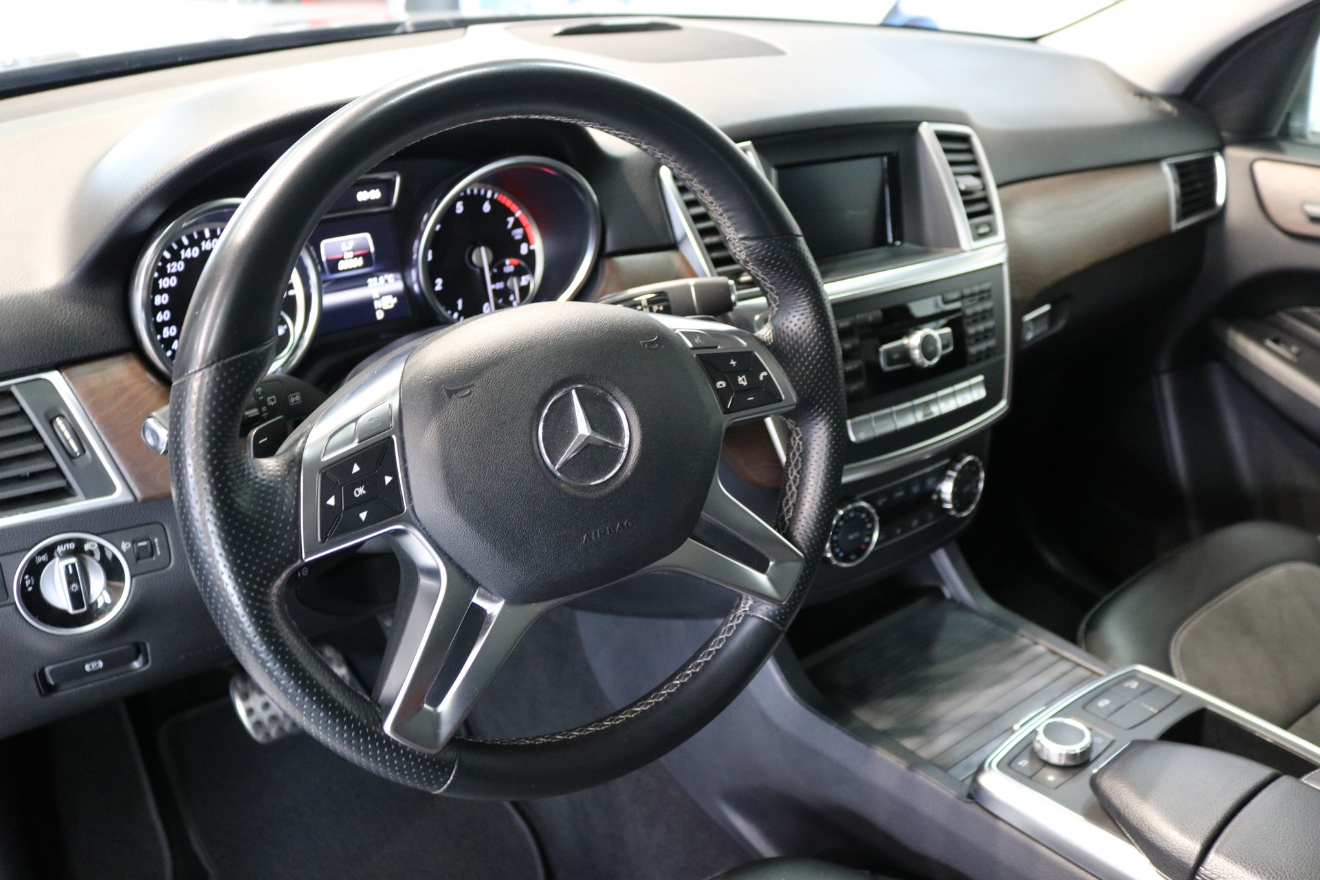 MERCEDES-BENZ ML 350 Executive 4Matic 7G-Tronic-image-47