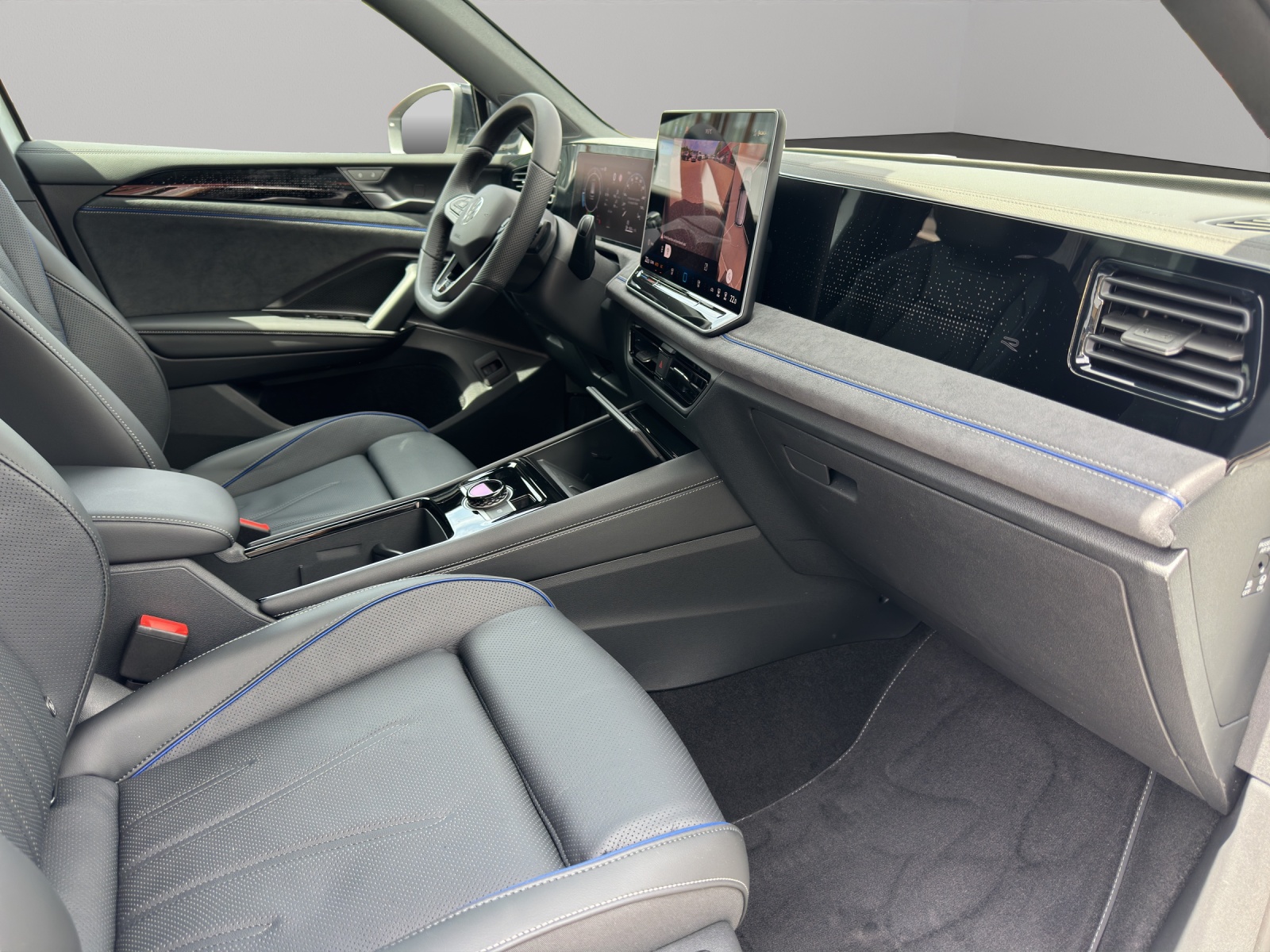 VW Tiguan 2.0 TDI SCR R-Line 4Motion DSG-image-12