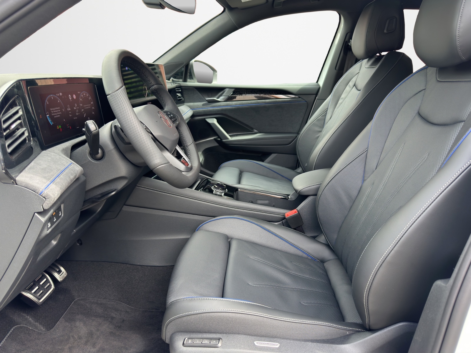 VW Tiguan 2.0 TDI SCR R-Line 4Motion DSG-image-8