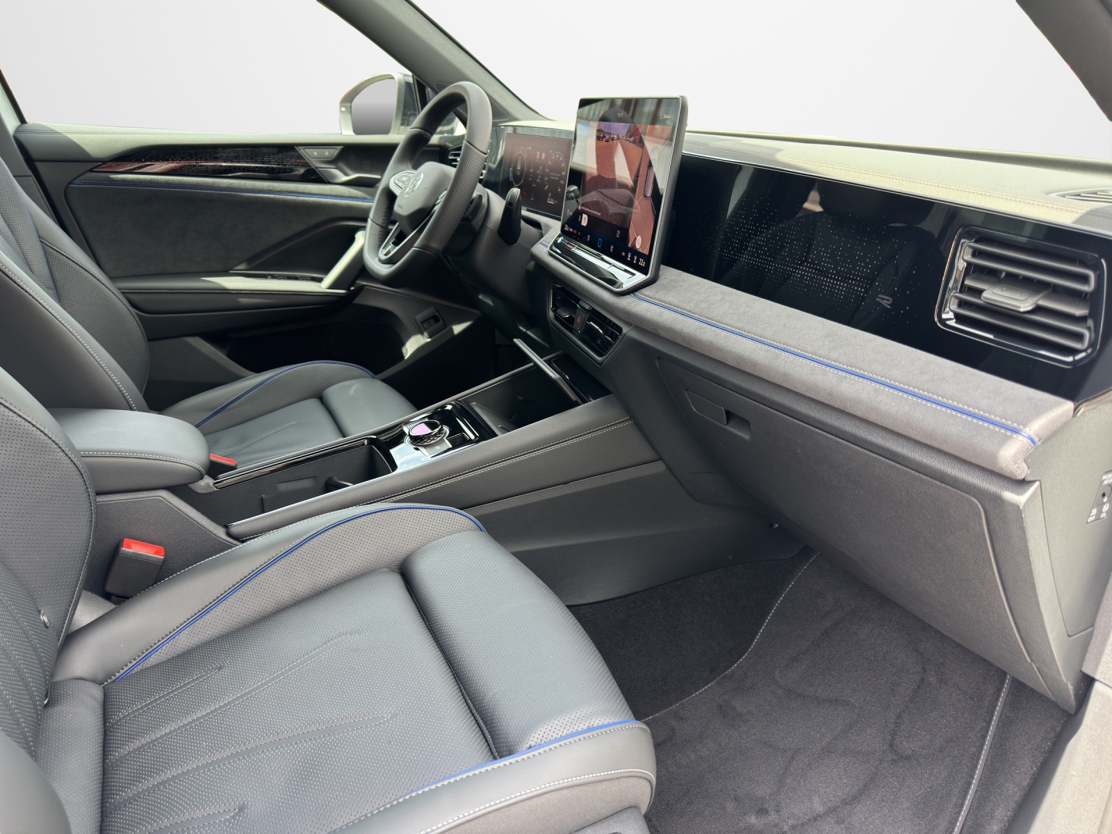 VW Tiguan 2.0 TDI SCR R-Line 4Motion DSG-image-12