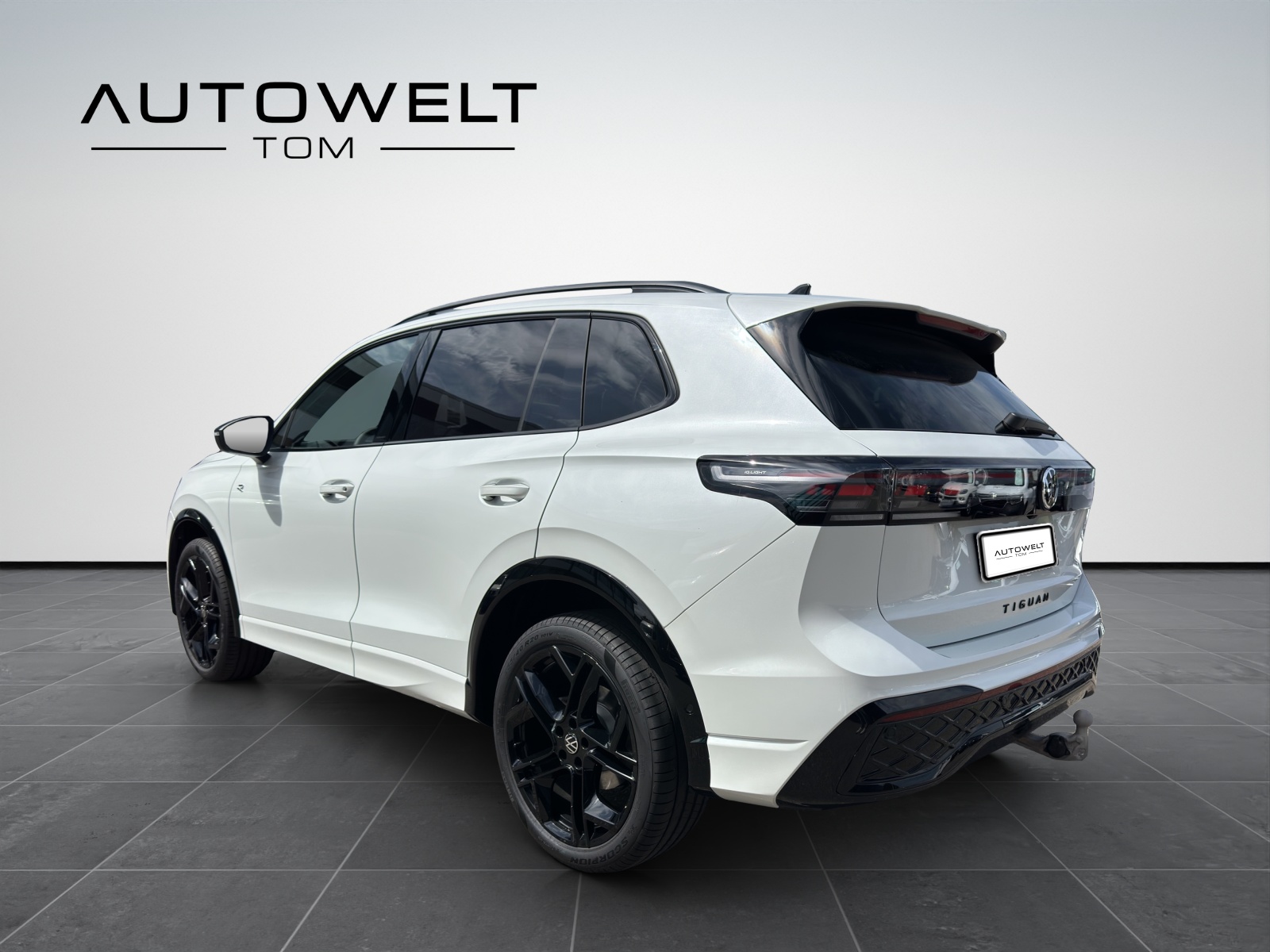 VW Tiguan 2.0 TDI SCR R-Line 4Motion DSG-image-2
