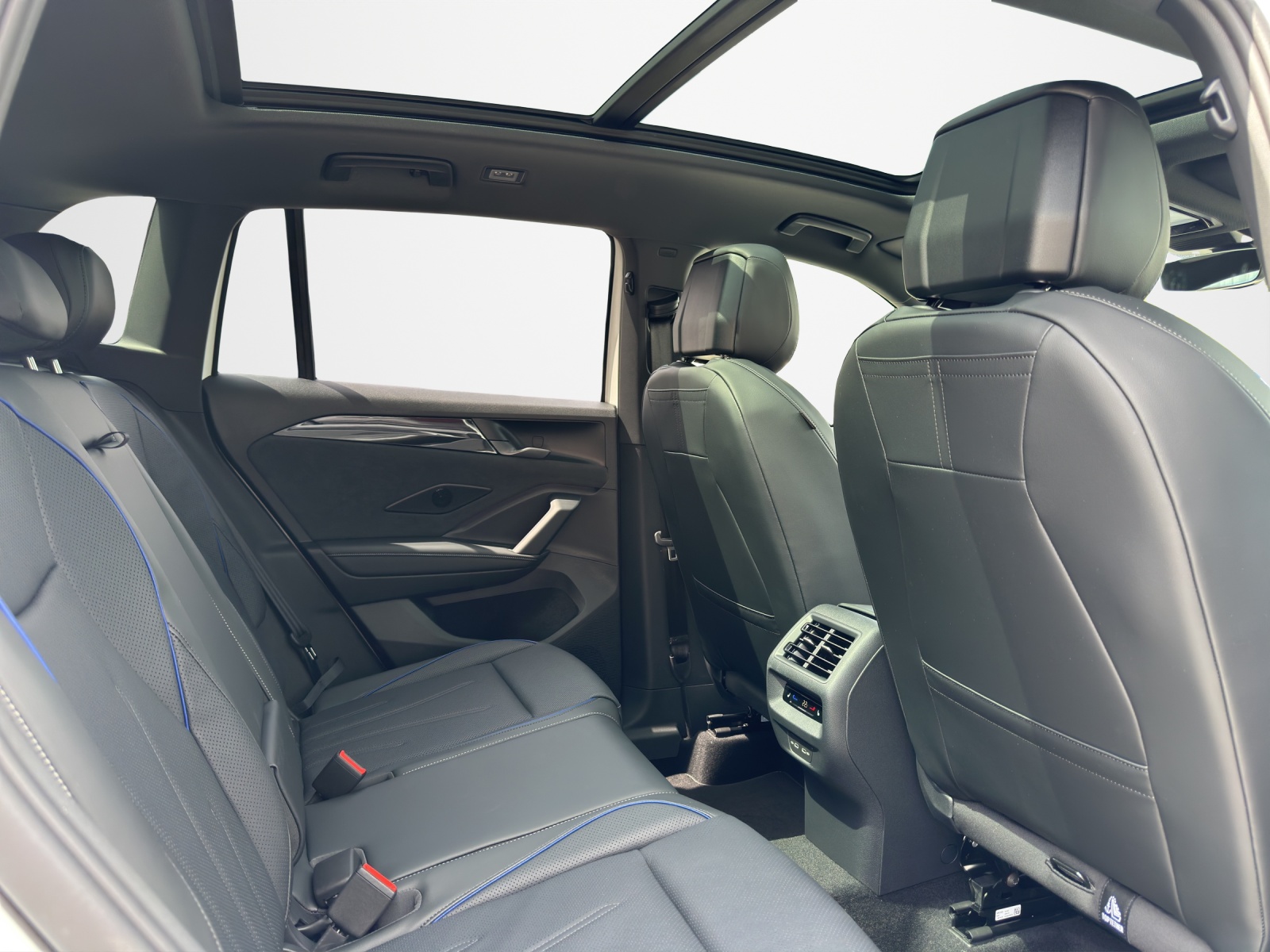 VW Tiguan 2.0 TDI SCR R-Line 4Motion DSG-image-14