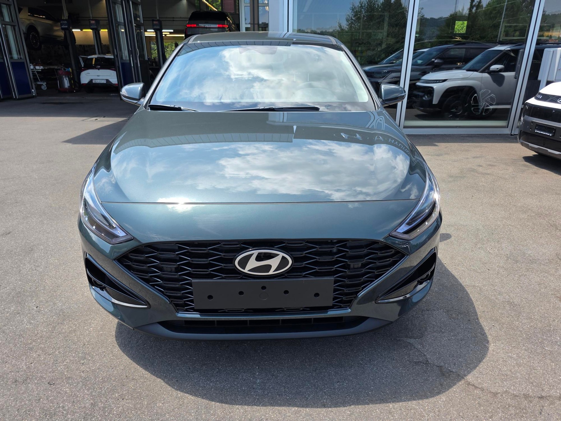 HYUNDAI i30 1.6 T-GDi Amplia DCT-showroom-element-1