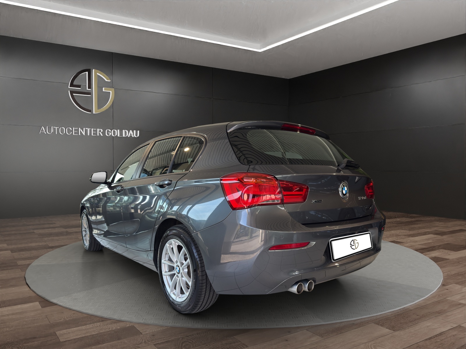 BMW 120d xDrive Steptronic-showroom-element-1