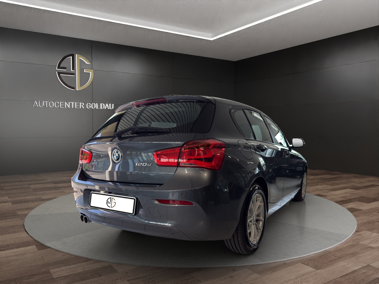 BMW 120d xDrive Steptronic-showroom-element-3