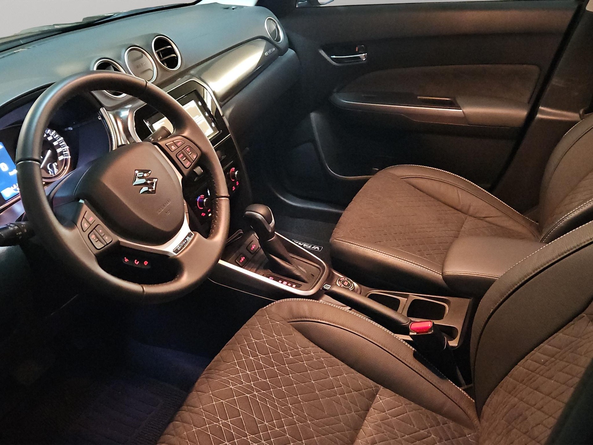 SUZUKI Vitara 1.5 Top Hybrid Edition 35 4x4-image-7