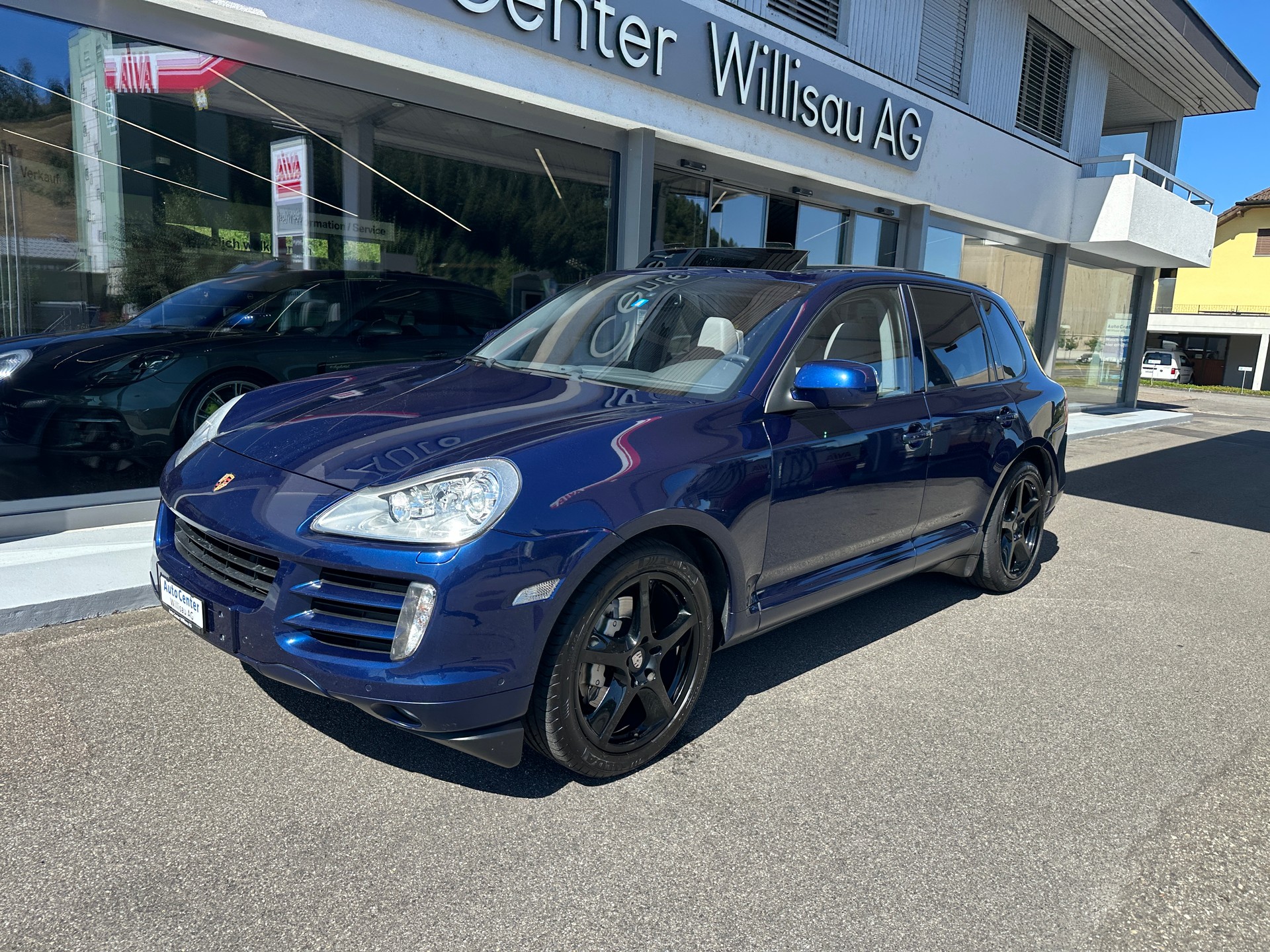 PORSCHE Cayenne S-showroom-element-1
