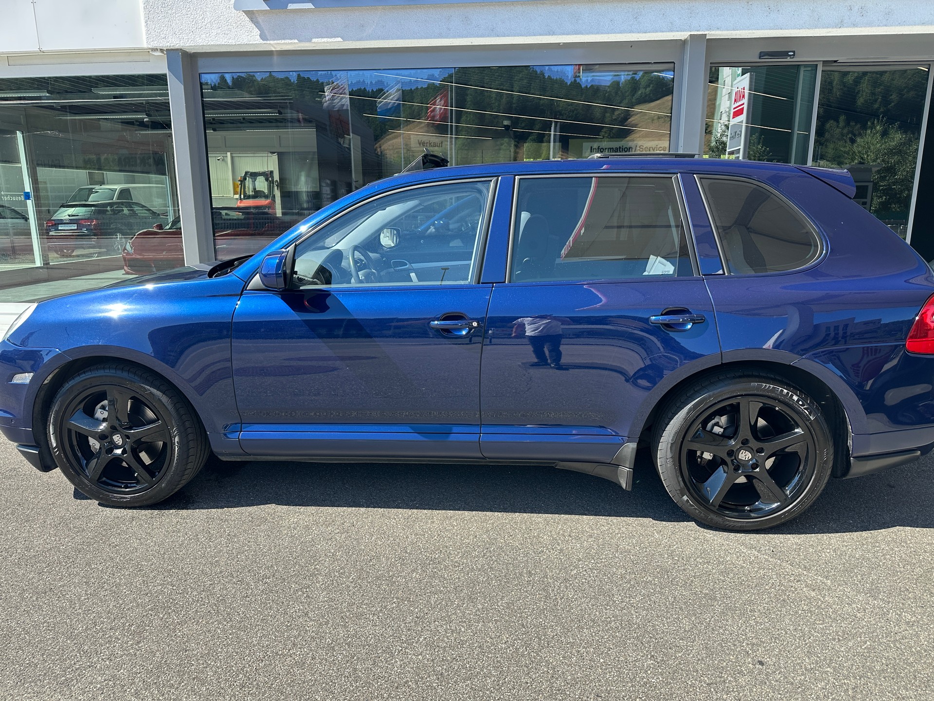 PORSCHE Cayenne S-showroom-element-2