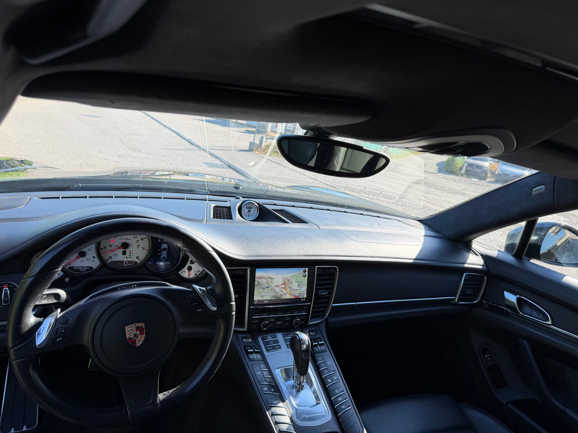PORSCHE Panamera Turbo 4.8 PDK-image-9