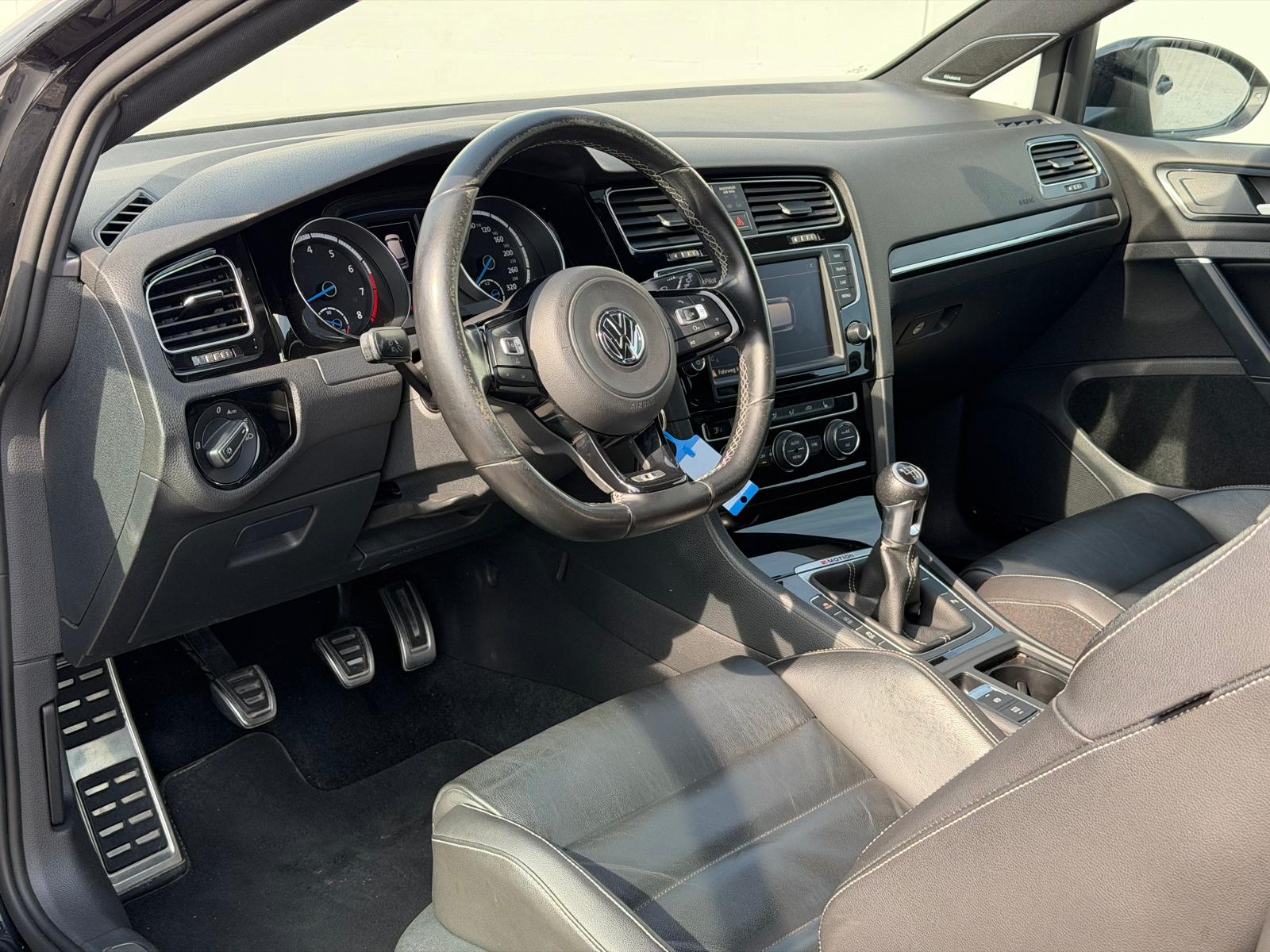 VW Golf 2.0 TSI R 4Motion-image-7