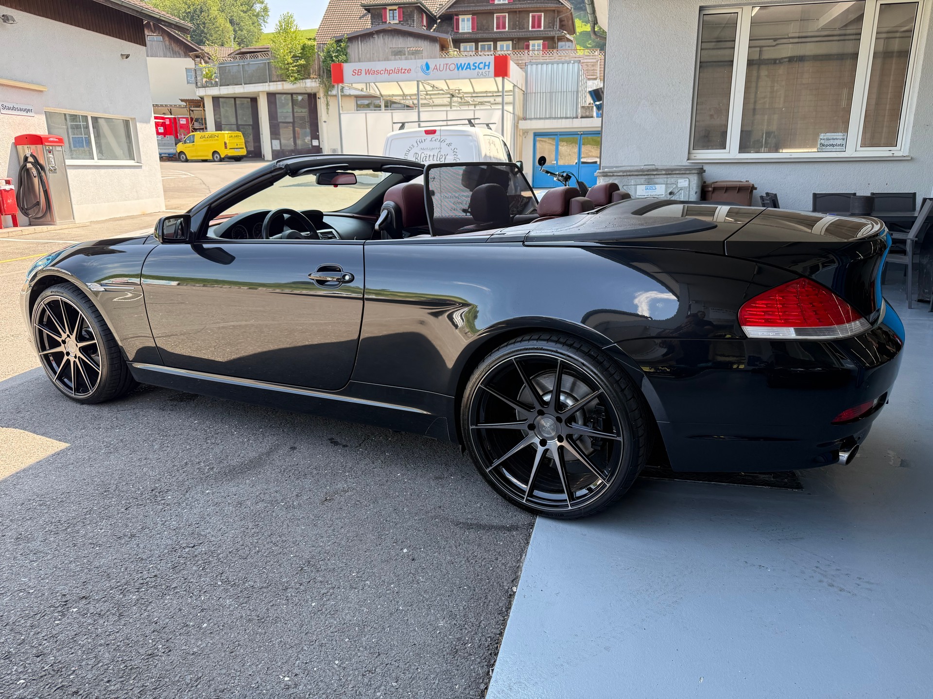 BMW 650i-showroom-element-1