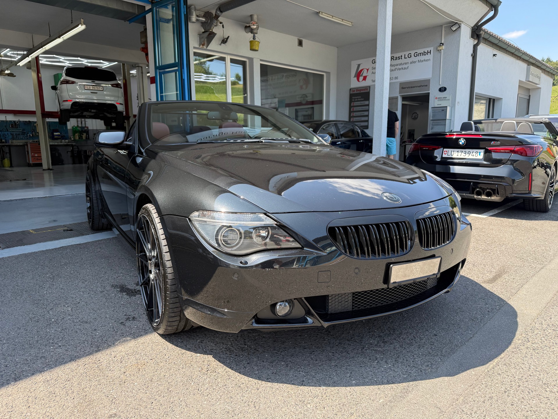 BMW 650i-showroom-element-3