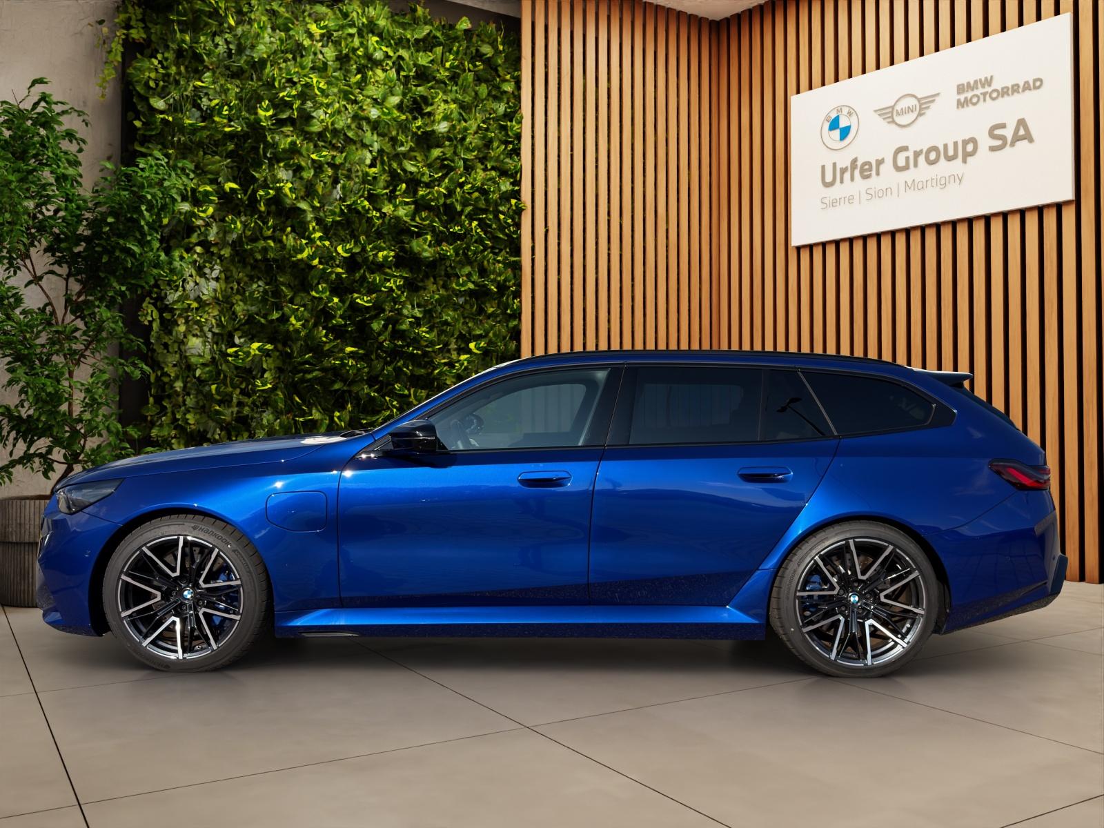 BMW M5 xDrive Touring (CH)-showroom-element-1