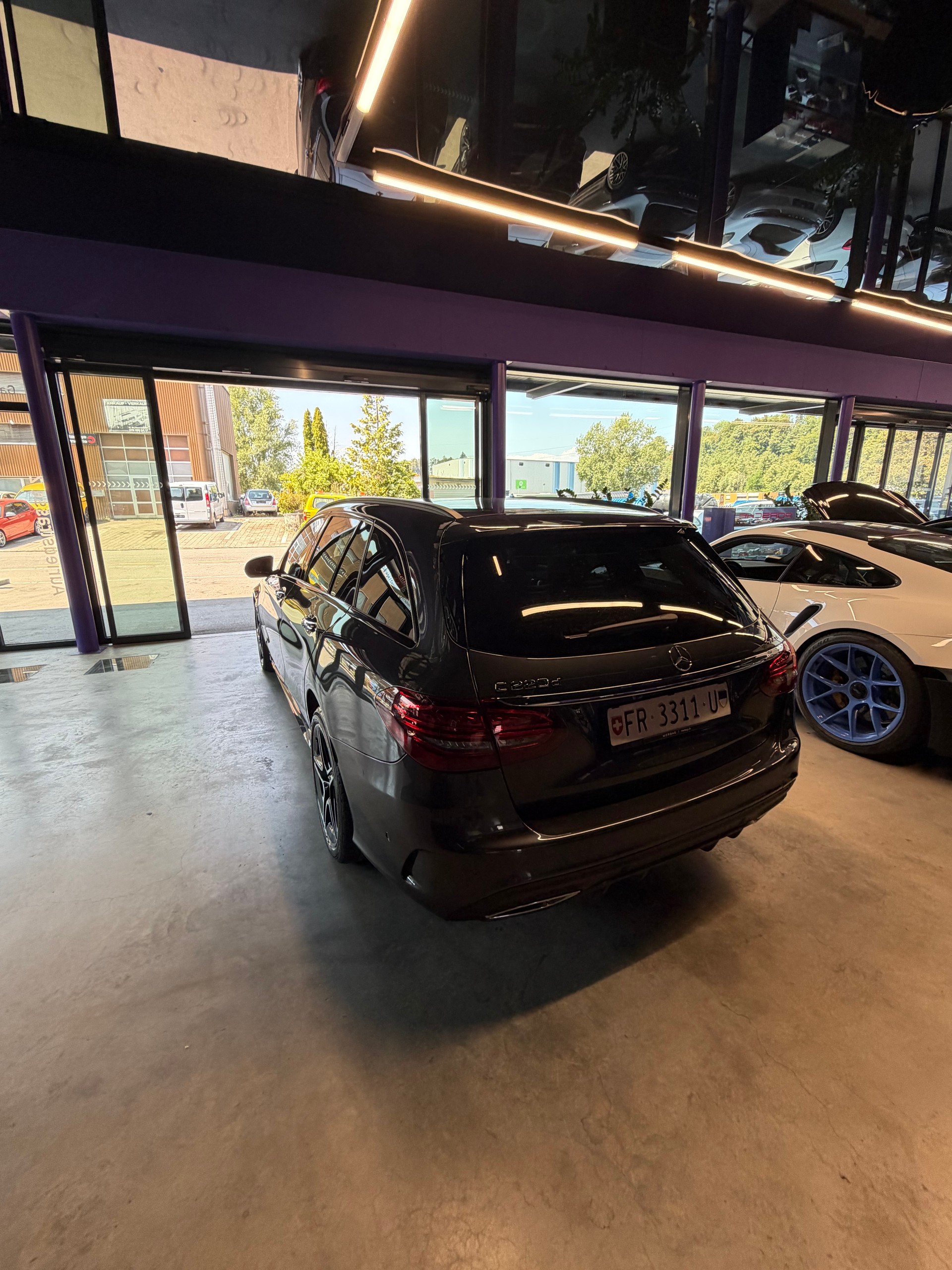 MERCEDES-BENZ C 220 d Swiss Star AMG Line 4M 9G-Tronic-image-4