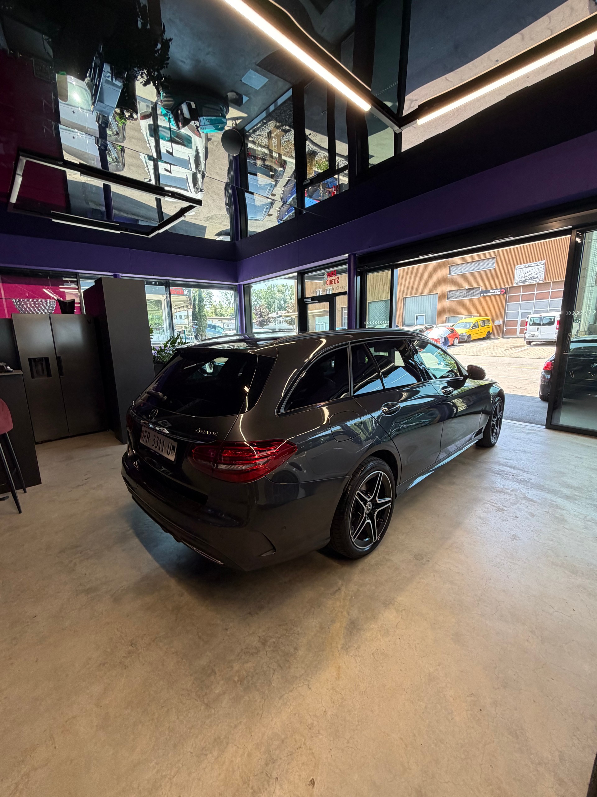 MERCEDES-BENZ C 220 d Swiss Star AMG Line 4M 9G-Tronic-showroom-element-2