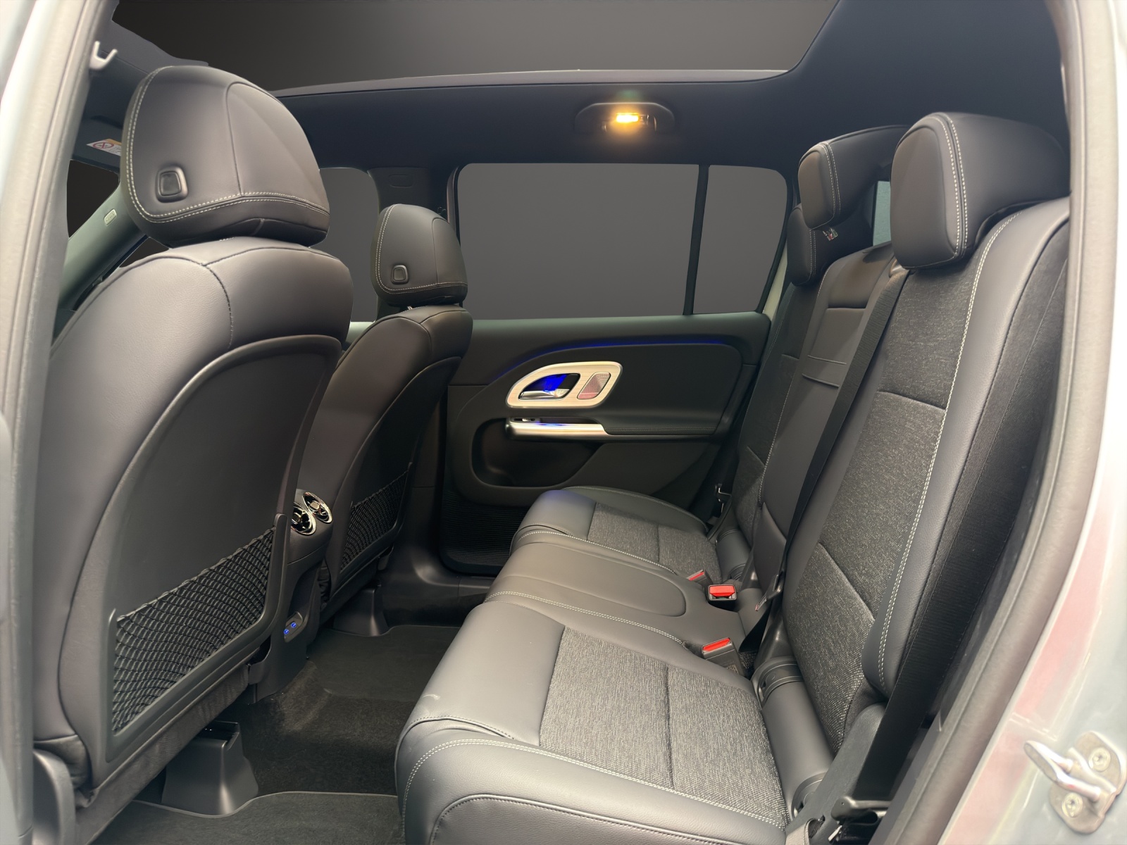 MERCEDES-BENZ GLB 200 4Matic 8G-Tronic-image-9