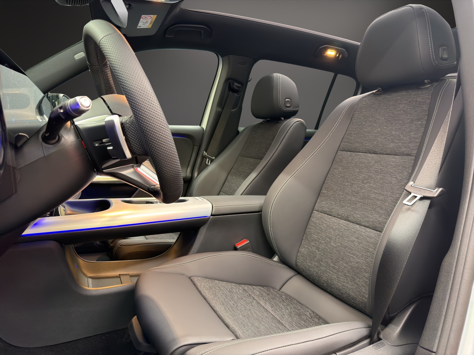 MERCEDES-BENZ GLB 200 4Matic 8G-Tronic-image-8