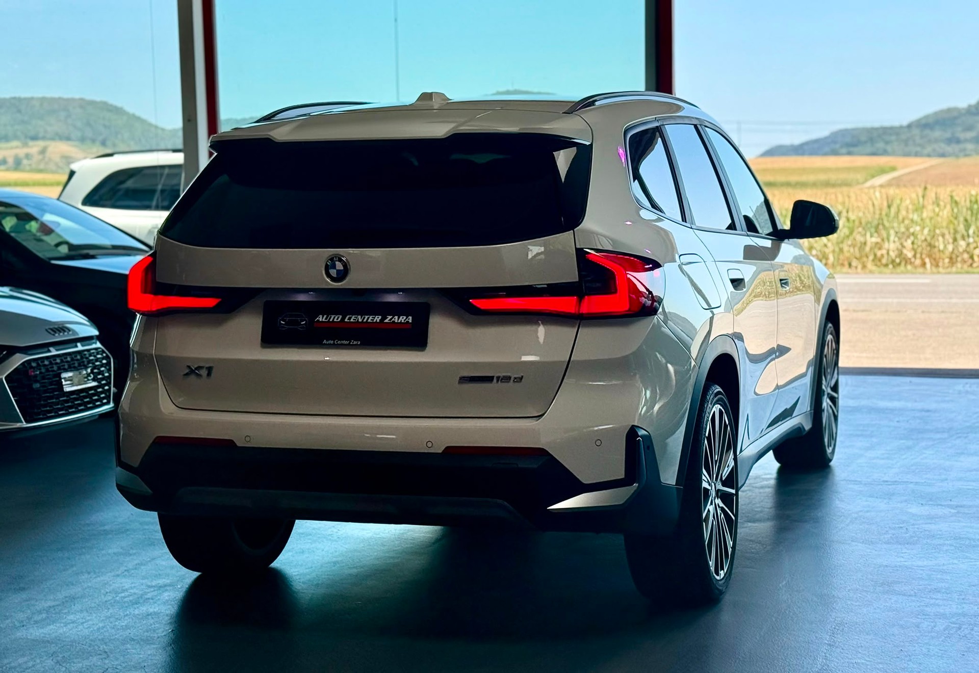 BMW X1 sDrive 18d *FACELIFT*-image-13