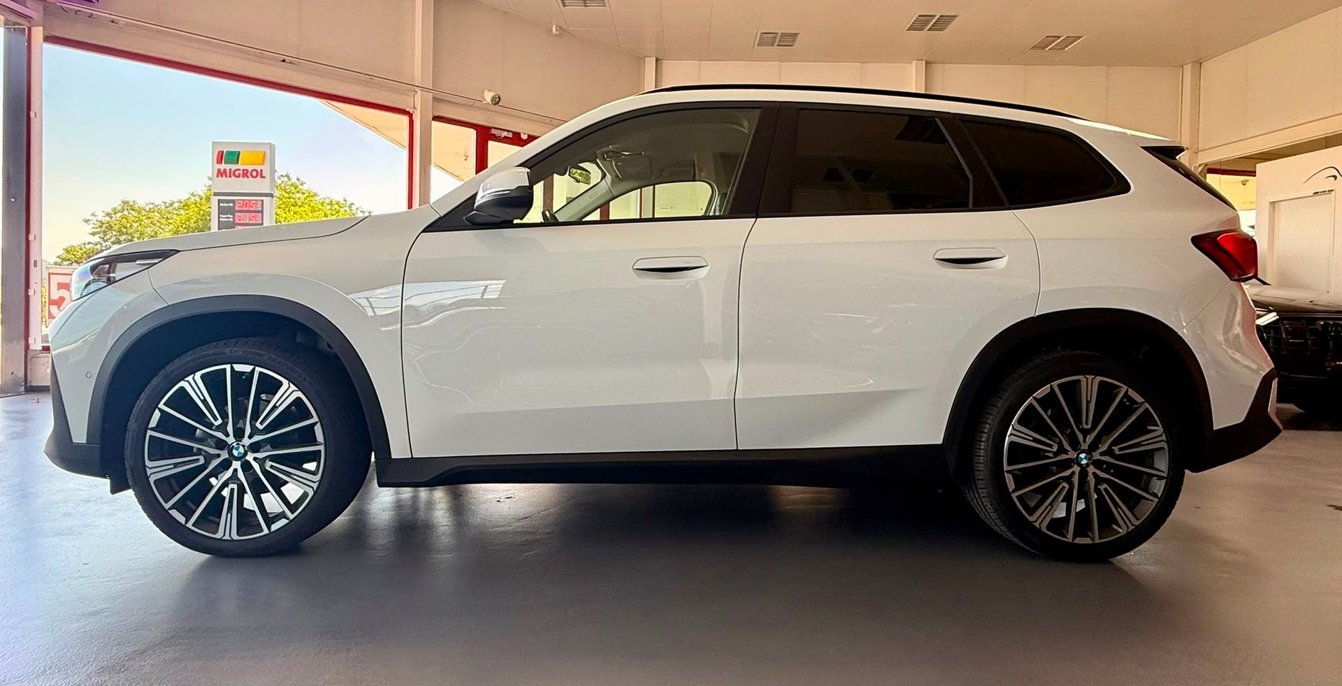 BMW X1 sDrive 18d *FACELIFT*-image-7