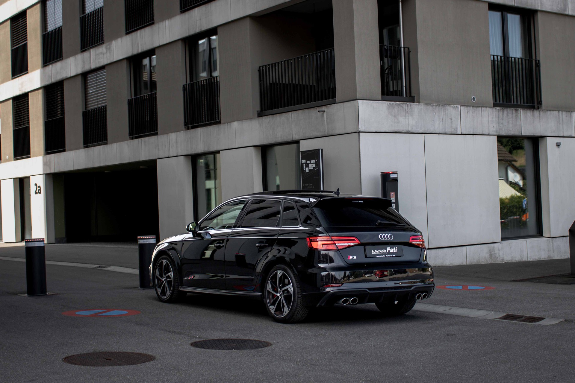 AUDI S3 Sportback 2.0 TFSI quattro S-tronic-showroom-element-1
