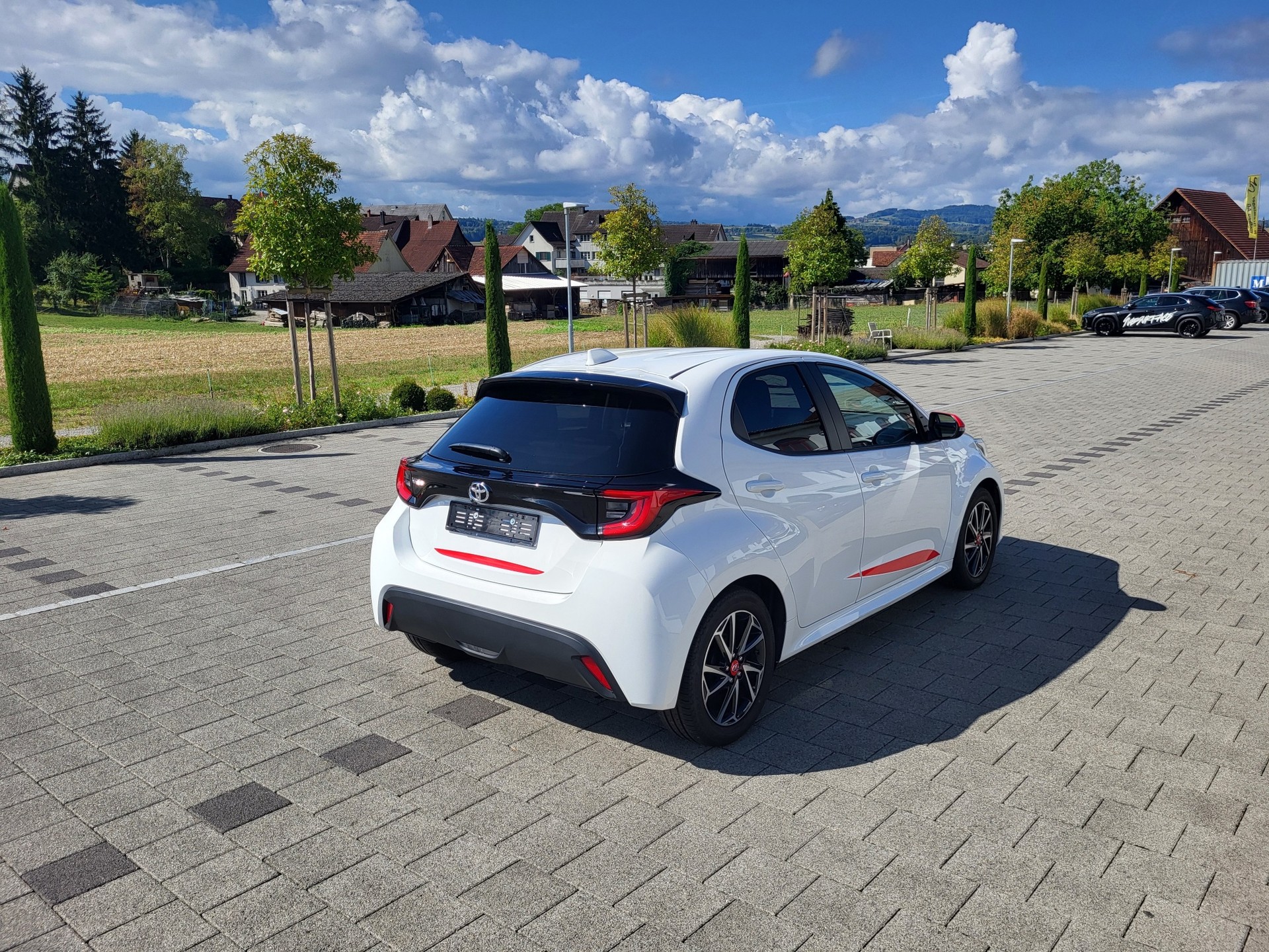 TOYOTA Yaris 1.5 Trend-image-1
