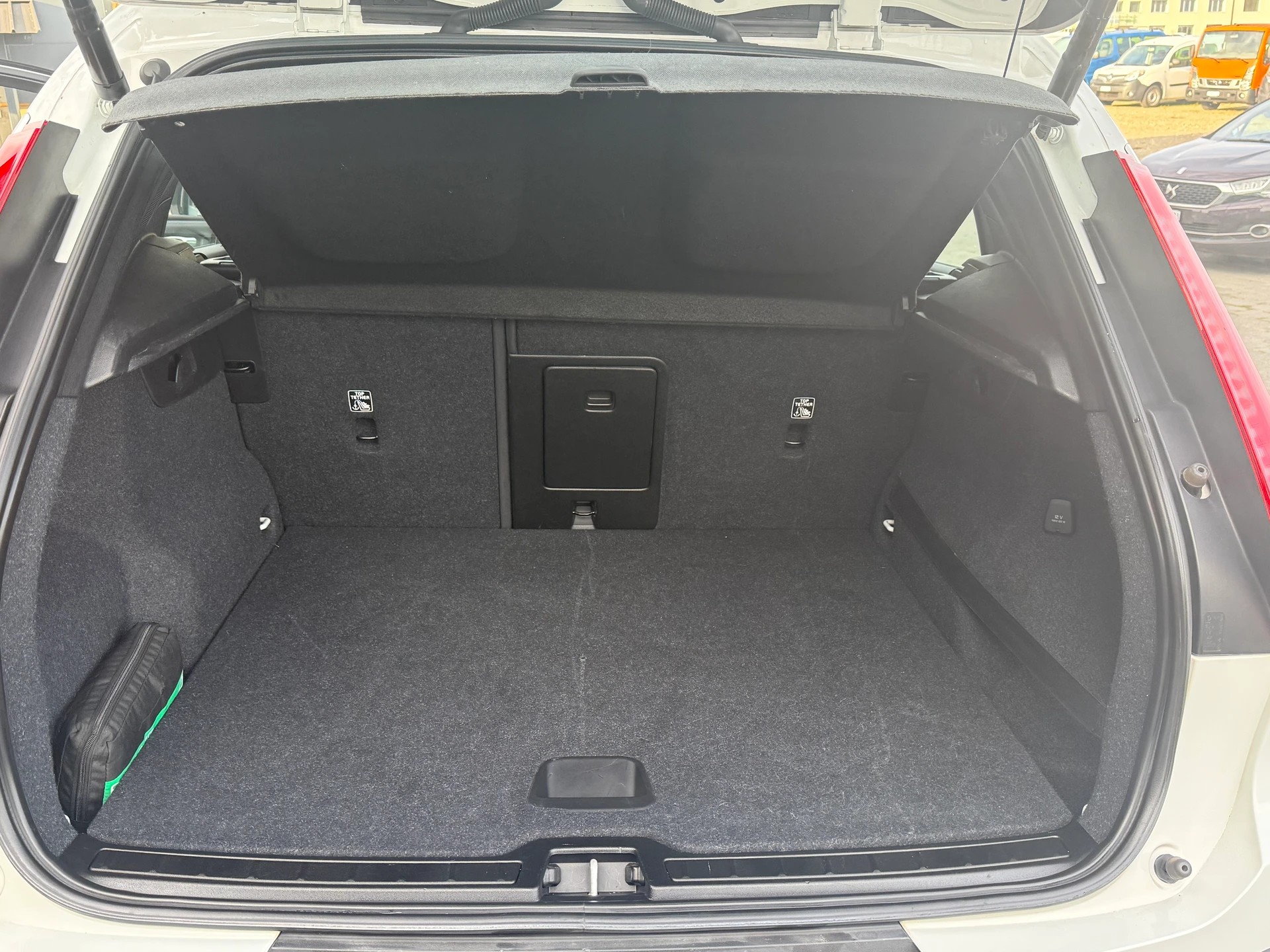 VOLVO XC40 T4 AWD Momentum Geartronic-image-12