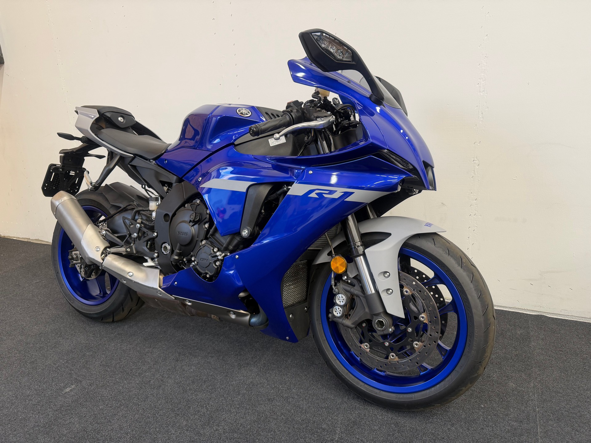 YAMAHA YZF-R1 ABS-image-4