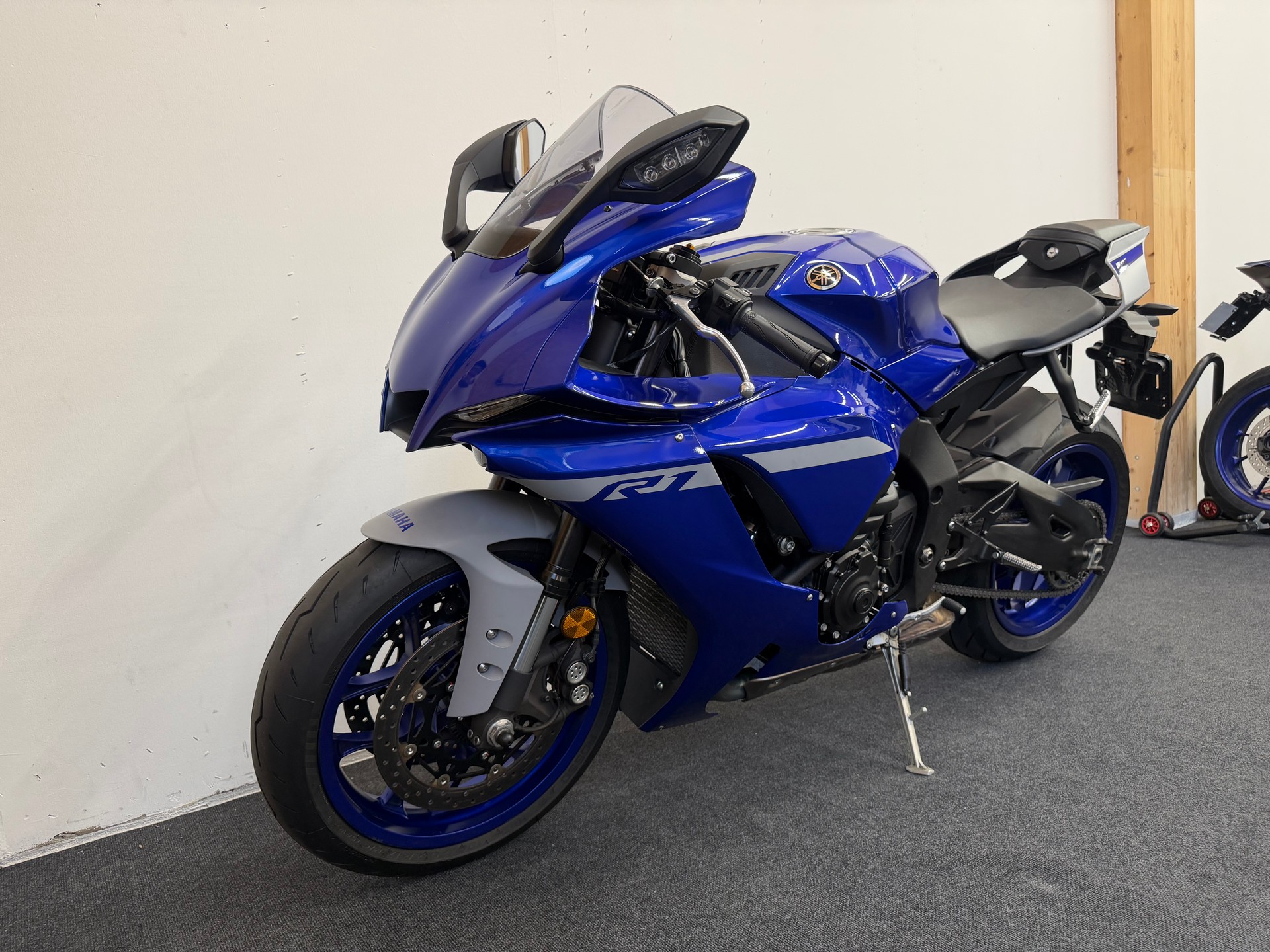YAMAHA YZF-R1 ABS-image-1