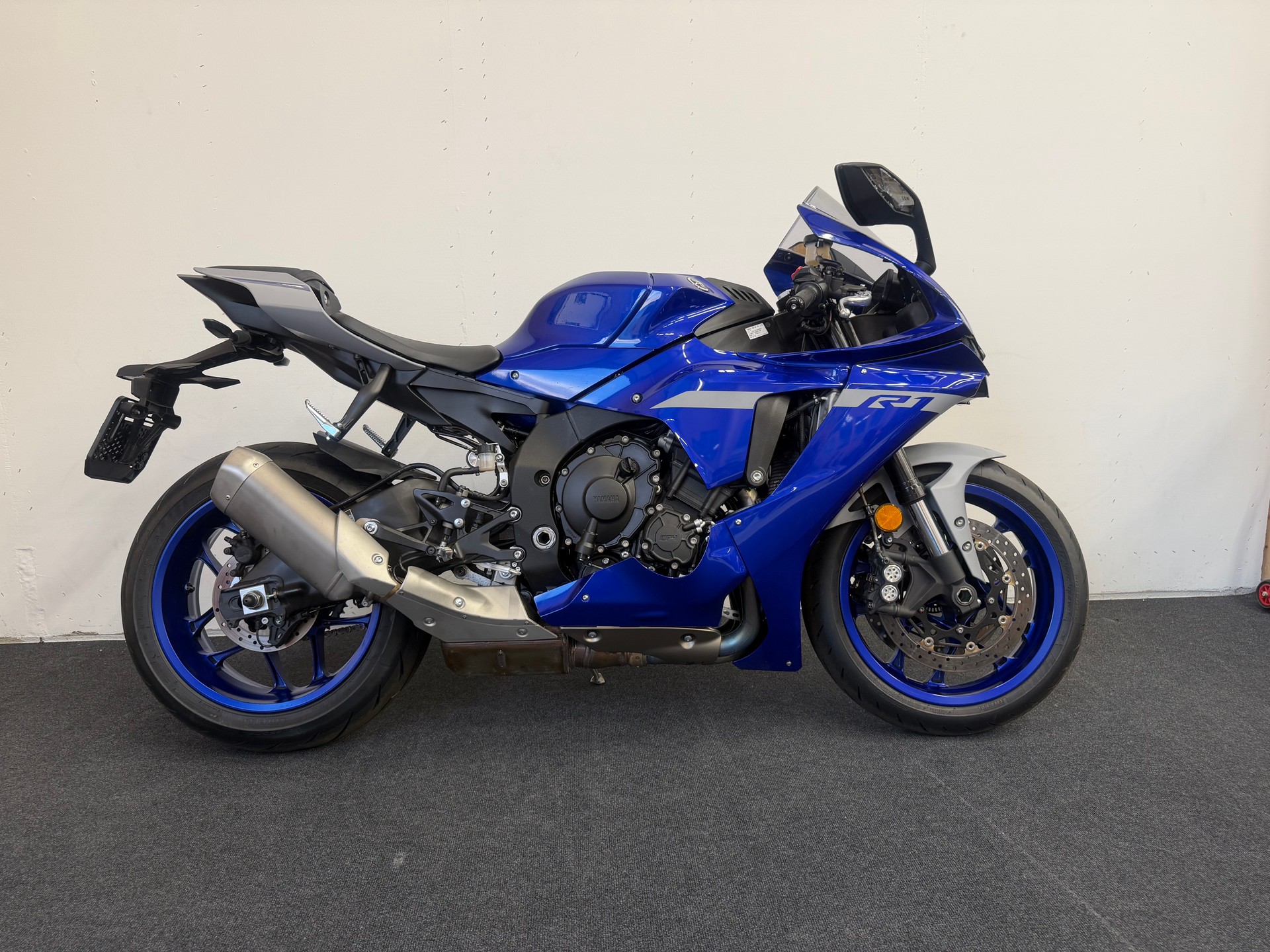 YAMAHA YZF-R1 ABS-image-3