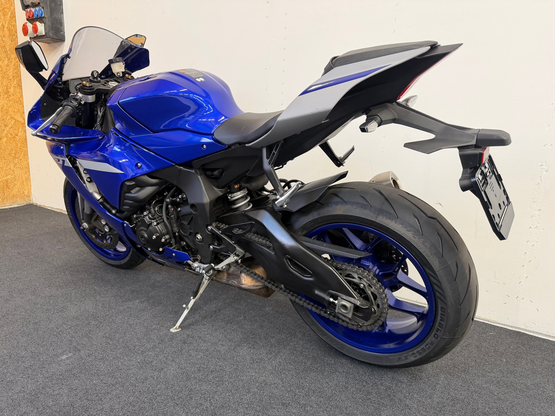 YAMAHA YZF-R1 ABS-image-2
