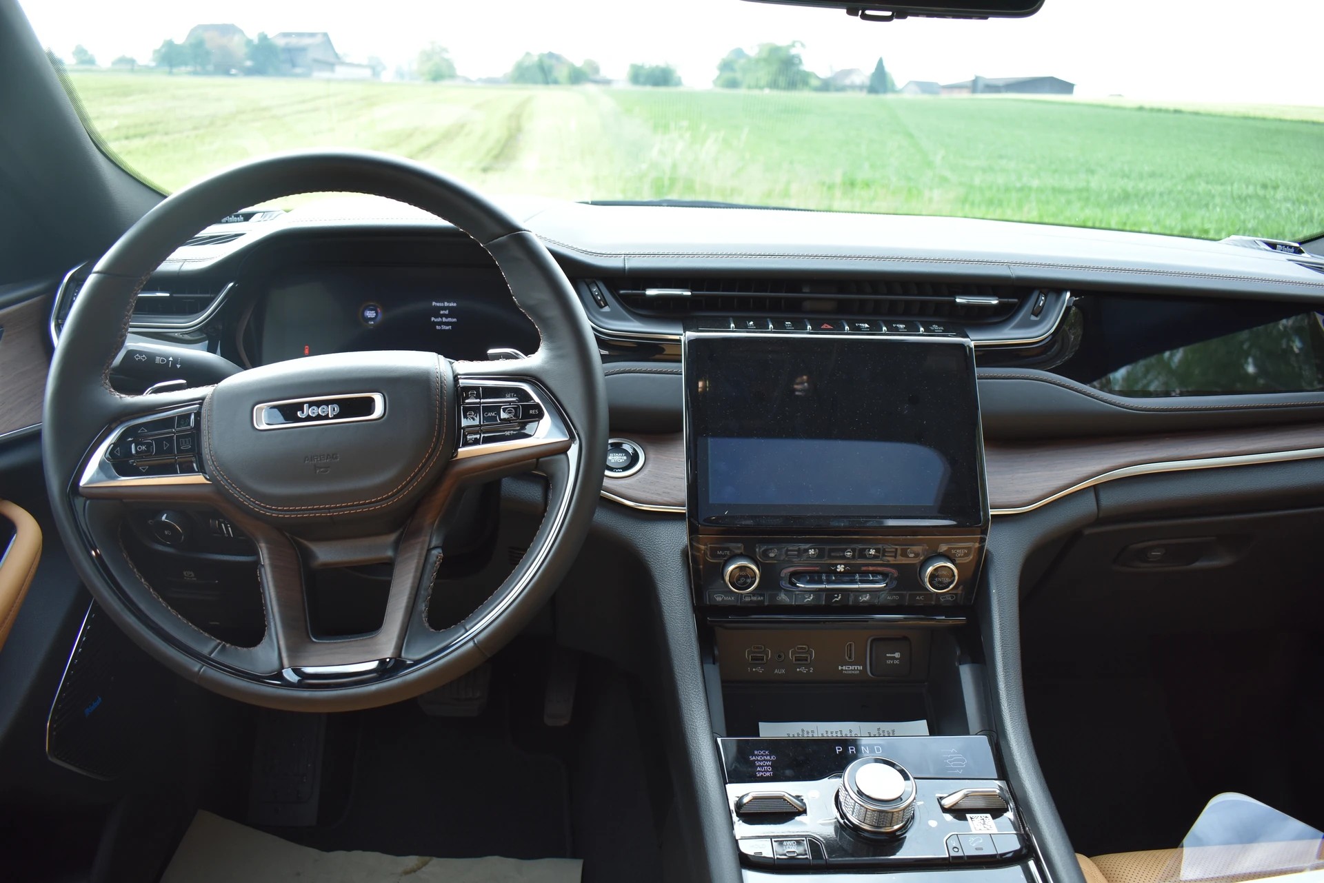 JEEP Grand Cherokee Summit 5.7 Hemi AWD-image-11