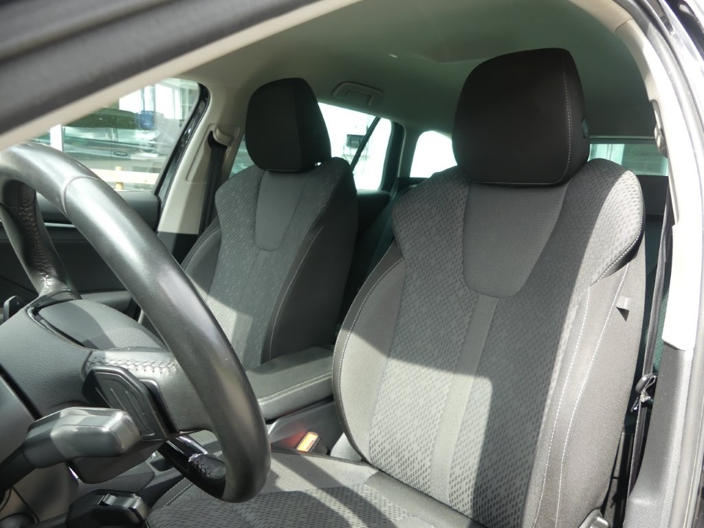 SKODA Octavia Combi 2.0 TDI DSG Ambition 4x4-image-9