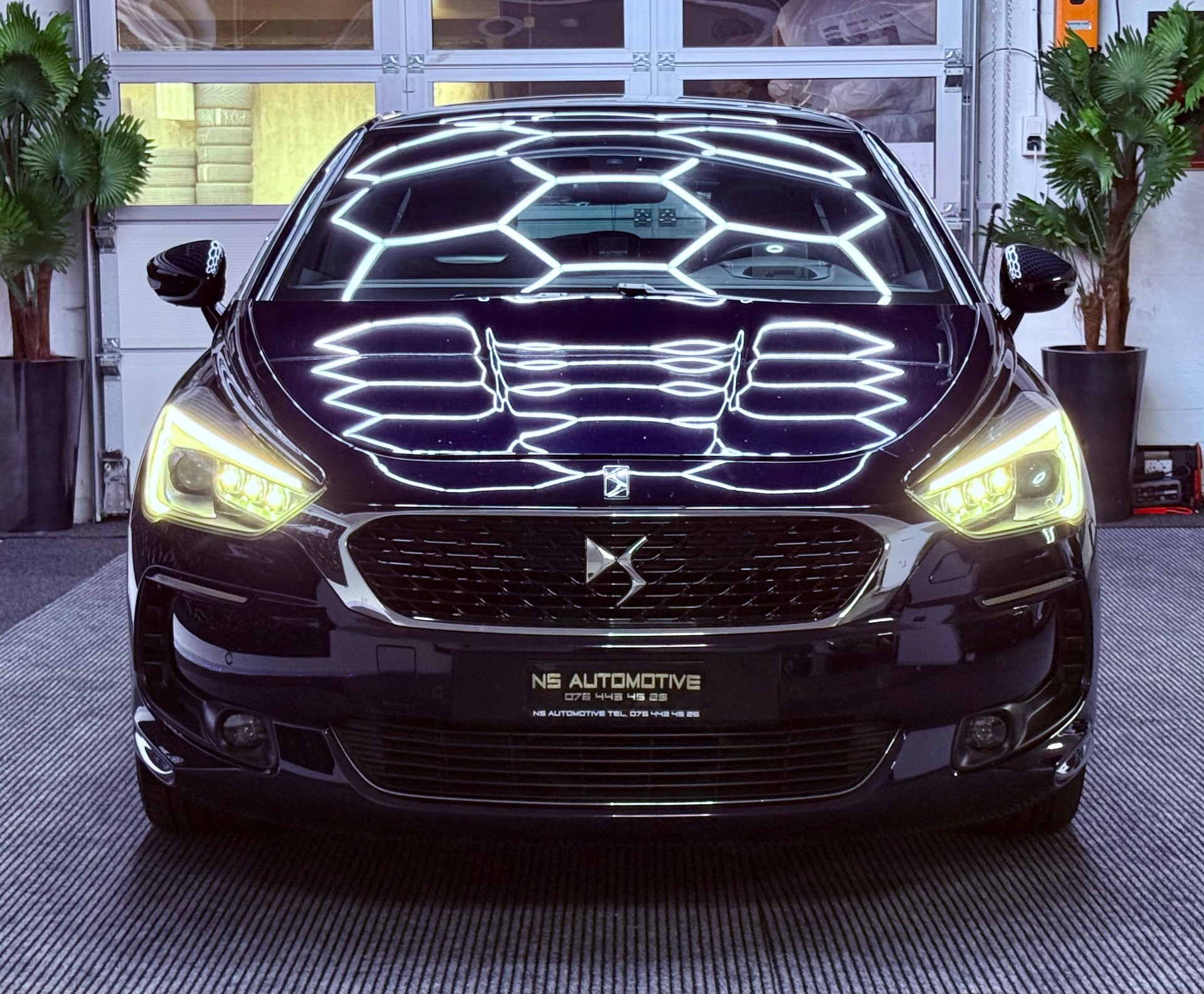 DS AUTOMOBILES 2.0 BlueHDi 180 1955 Limited Edition-showroom-element-1