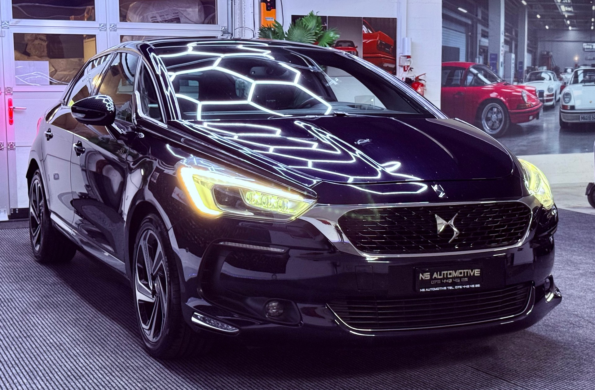 DS AUTOMOBILES 2.0 BlueHDi 180 1955 Limited Edition-showroom-element-2