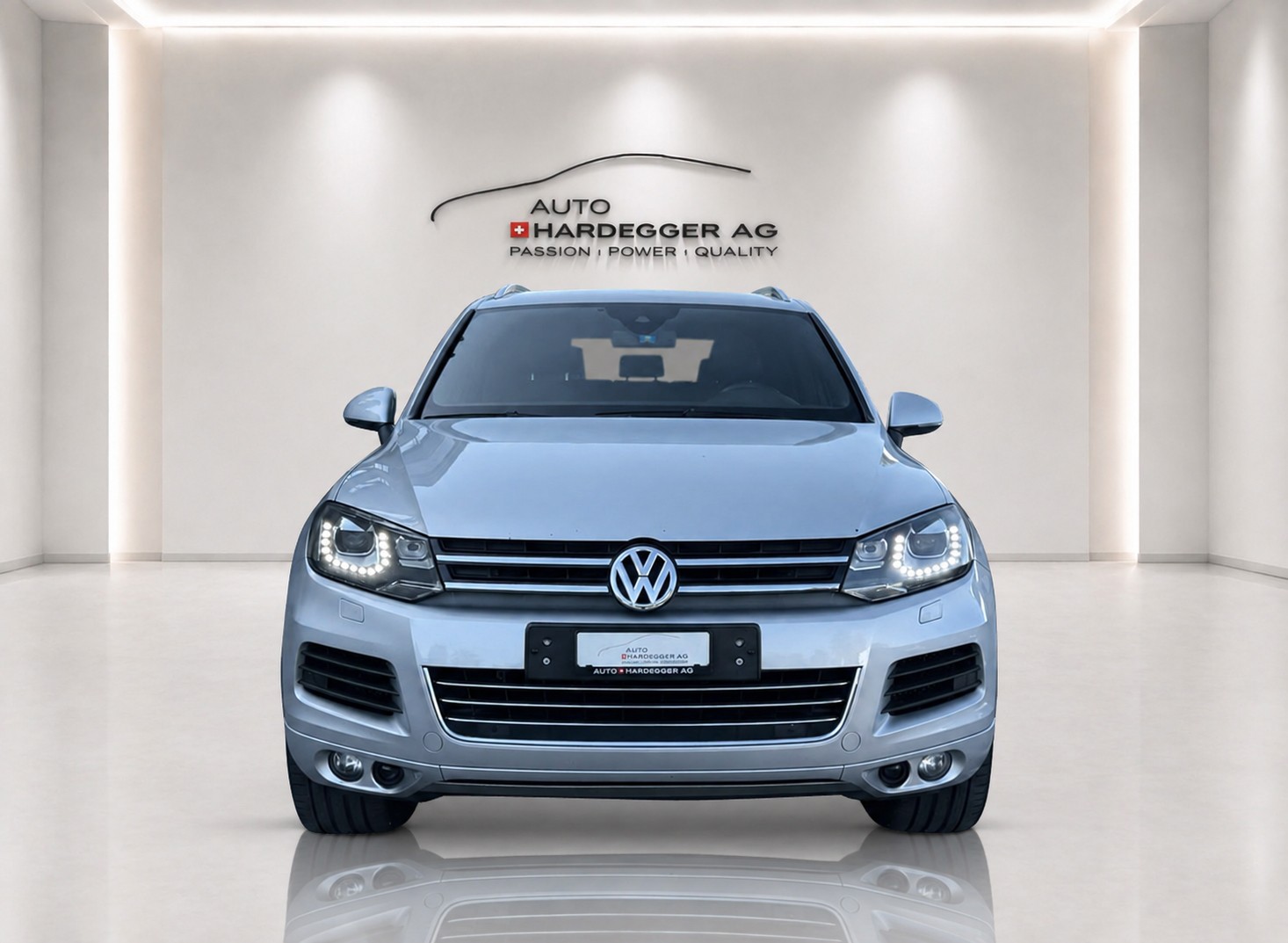 VW Touareg 3.0 TDI BlueMotion Tiptronic / AHK! inkl. Garantie, Service & MFK-showroom-element-3