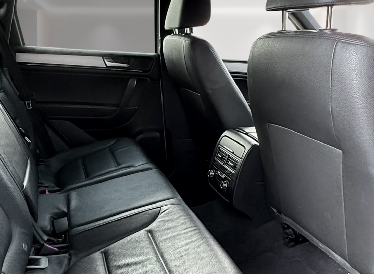 VW Touareg 3.0 TDI BlueMotion Tiptronic / AHK! inkl. Garantie, Service & MFK-image-15