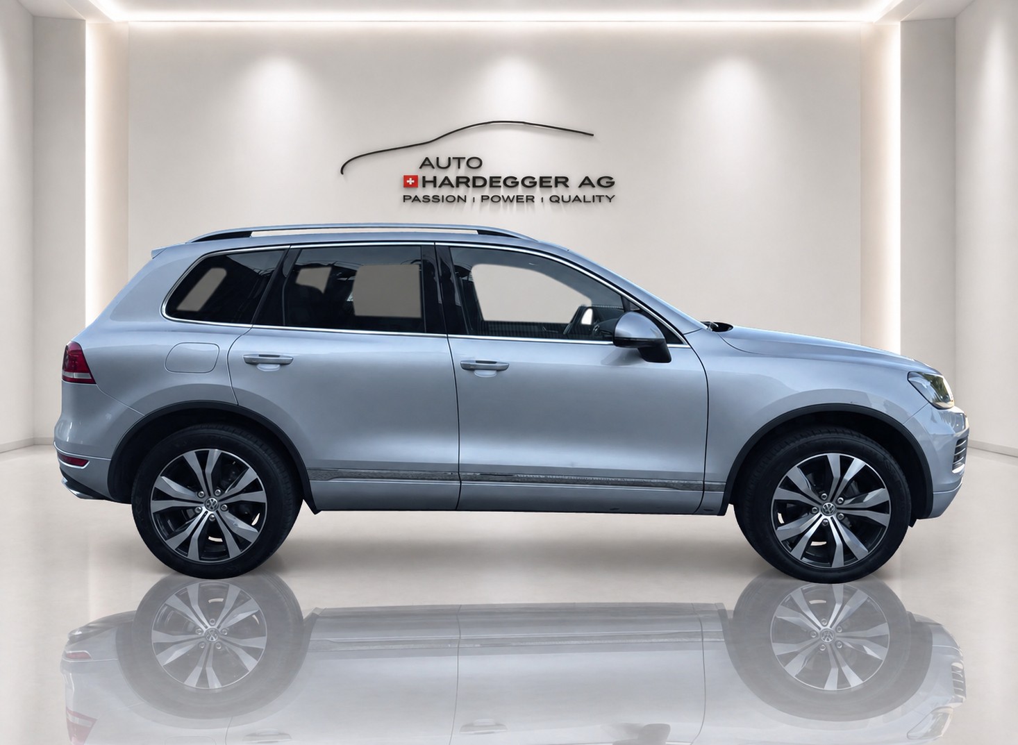 VW Touareg 3.0 TDI BlueMotion Tiptronic / AHK! inkl. Garantie, Service & MFK-showroom-element-2
