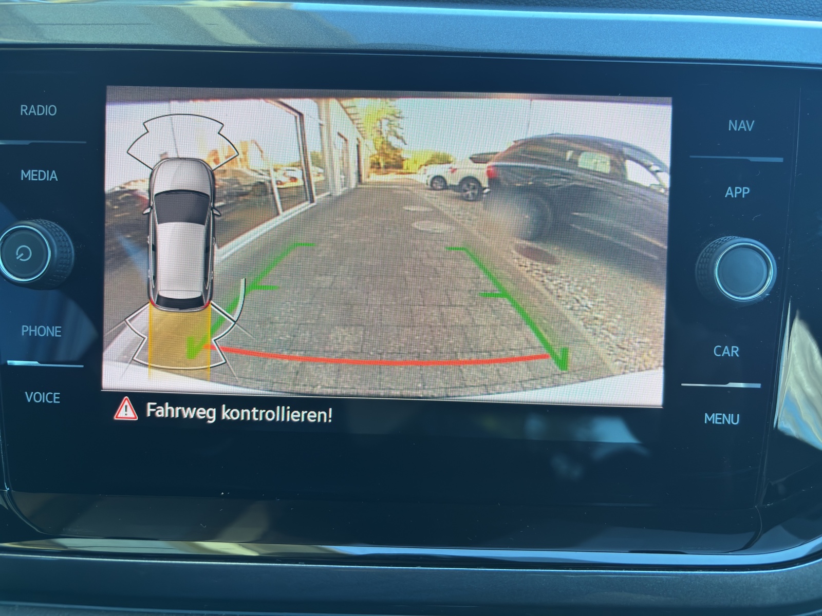 VW Polo 2.0 TSI GTI DSG mit Navi, Rückfahrkamera, Schwarze Aussenspiegel mit schwarzem Dach in Absetzfarbe & Winterräder-image-23