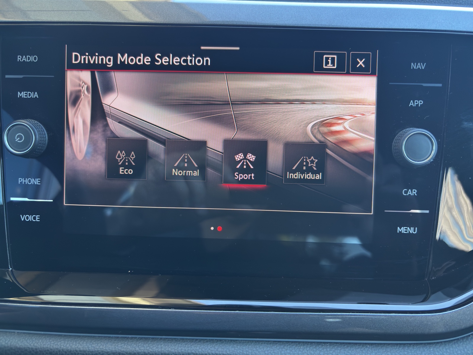 VW Polo 2.0 TSI GTI DSG mit Navi, Rückfahrkamera, Schwarze Aussenspiegel mit schwarzem Dach in Absetzfarbe & Winterräder-image-22