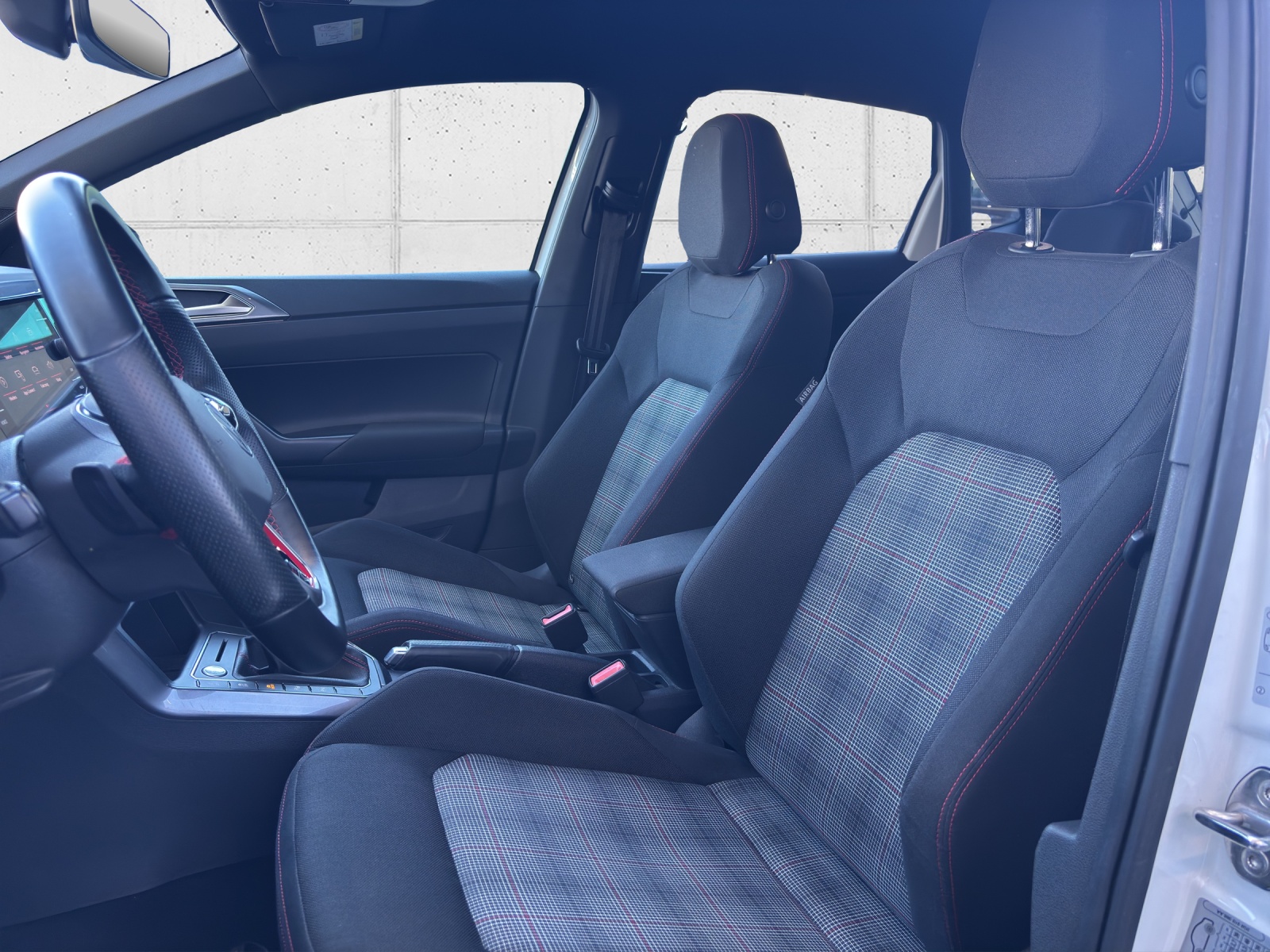VW Polo 2.0 TSI GTI DSG mit Navi, Rückfahrkamera, Schwarze Aussenspiegel mit schwarzem Dach in Absetzfarbe & Winterräder-image-24