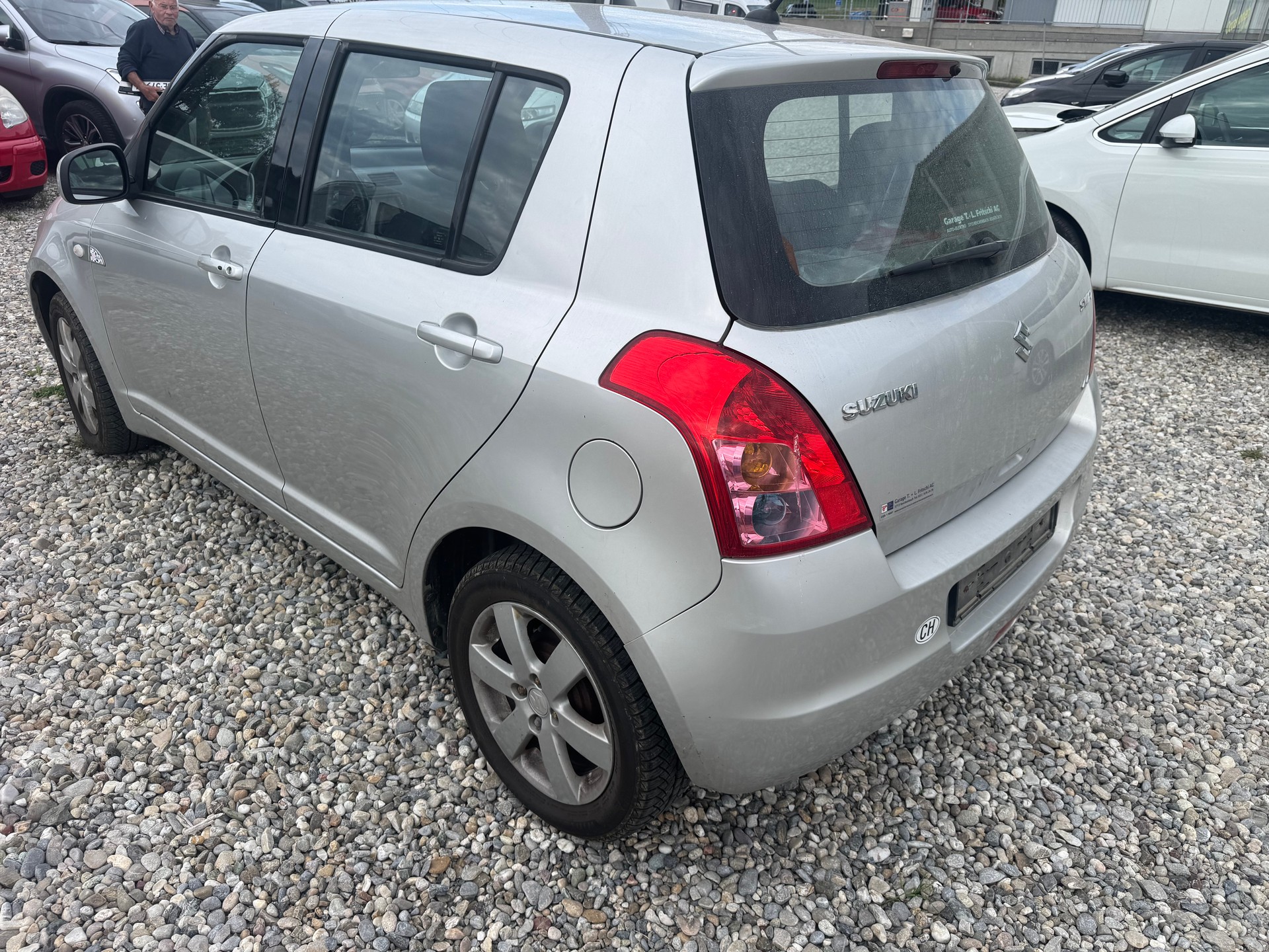 SUZUKI Swift 1.3i 16V GL 4x4-image-3