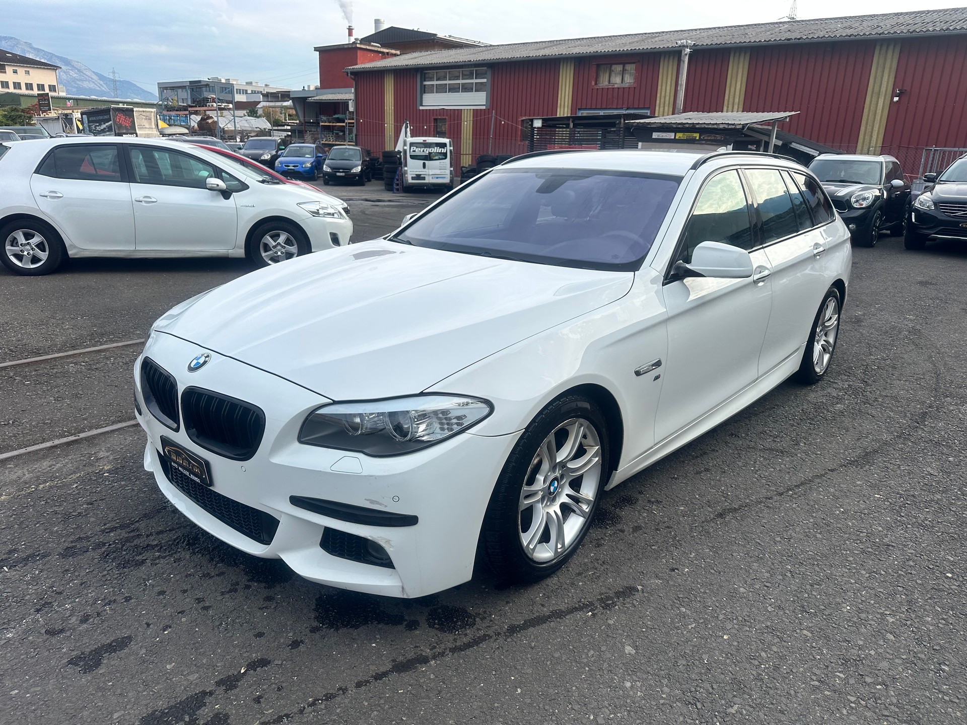 BMW 528i xDrive Touring Steptronic-image-2