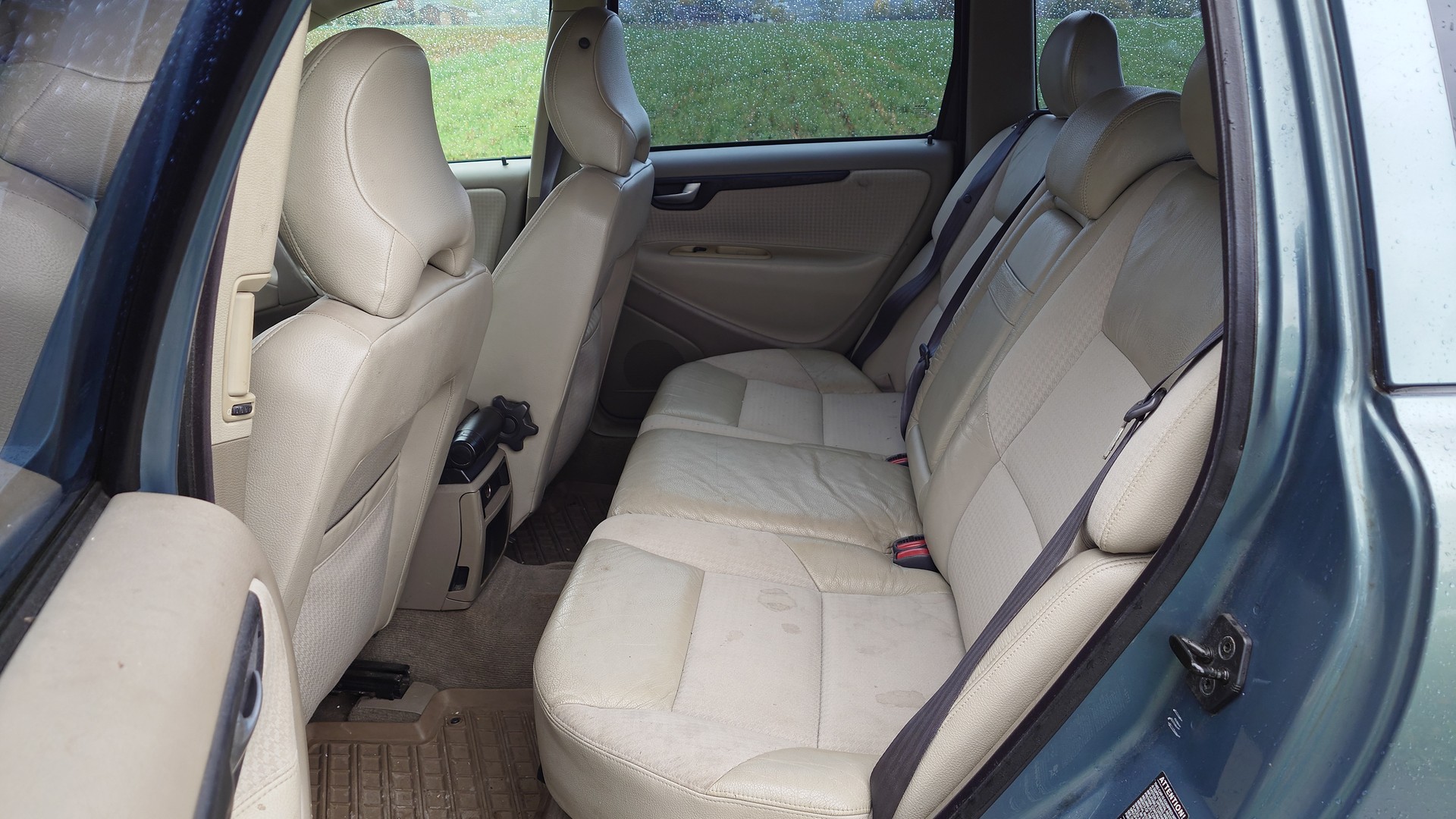 VOLVO V70 2.5T AWD-image-13