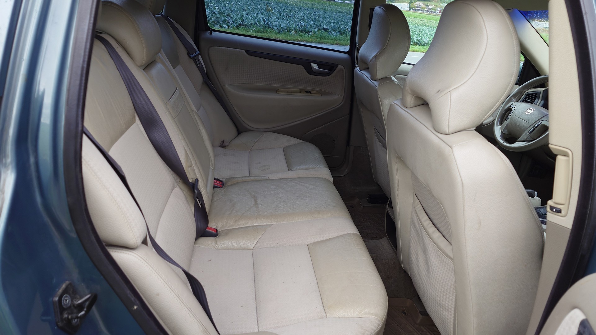 VOLVO V70 2.5T AWD-image-14