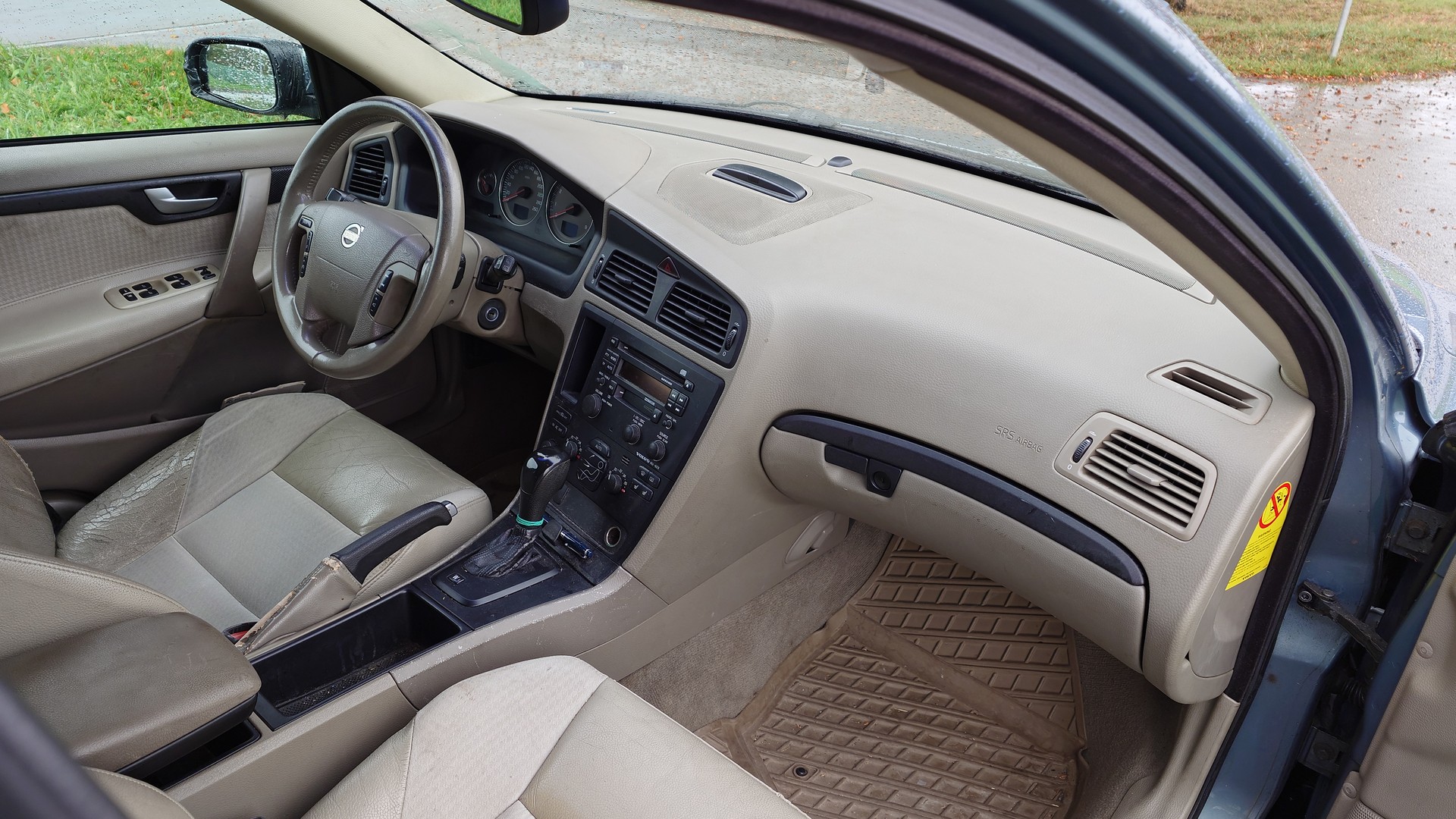 VOLVO V70 2.5T AWD-image-10