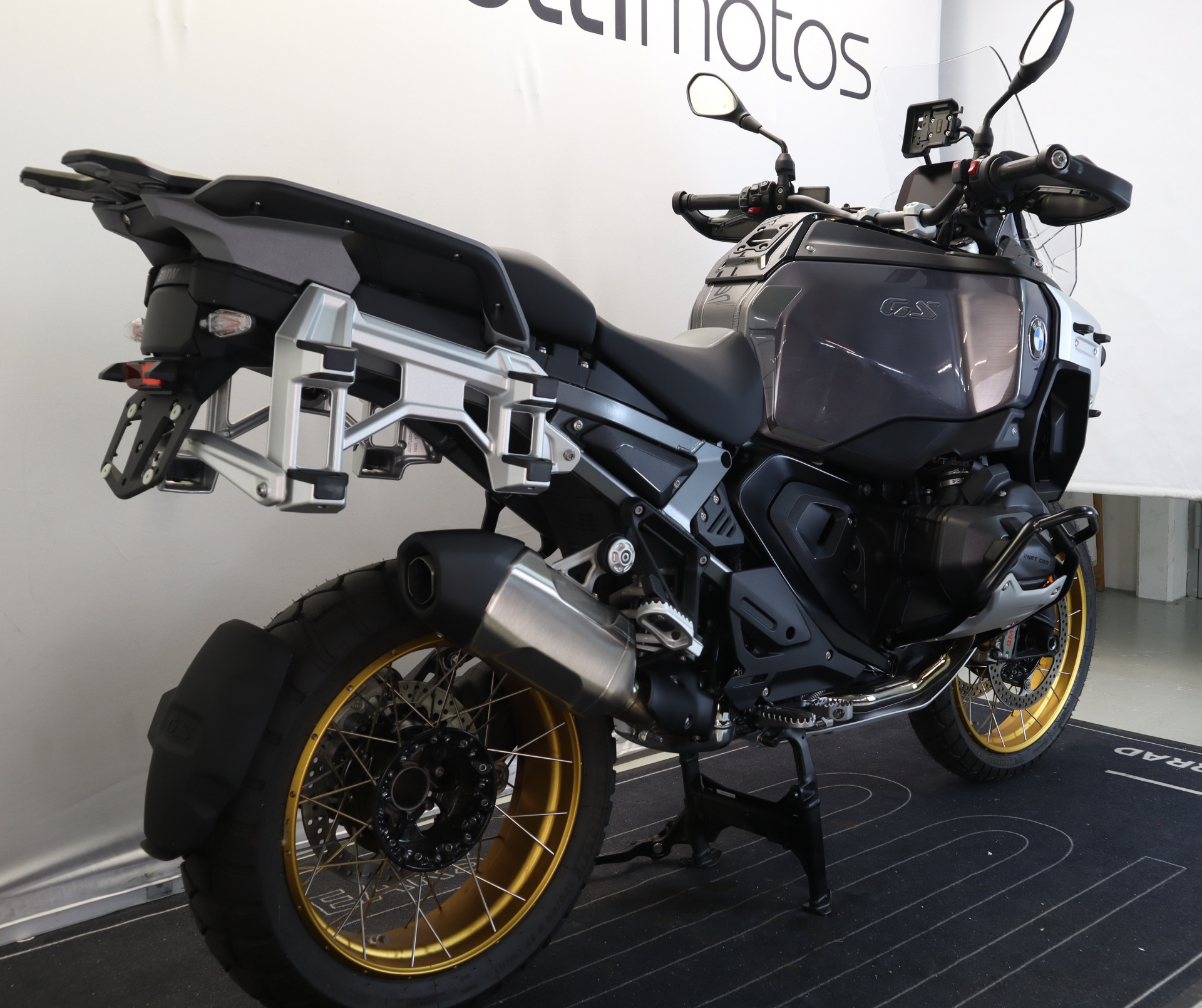 BMW R 1300 GS Adventure-image-3