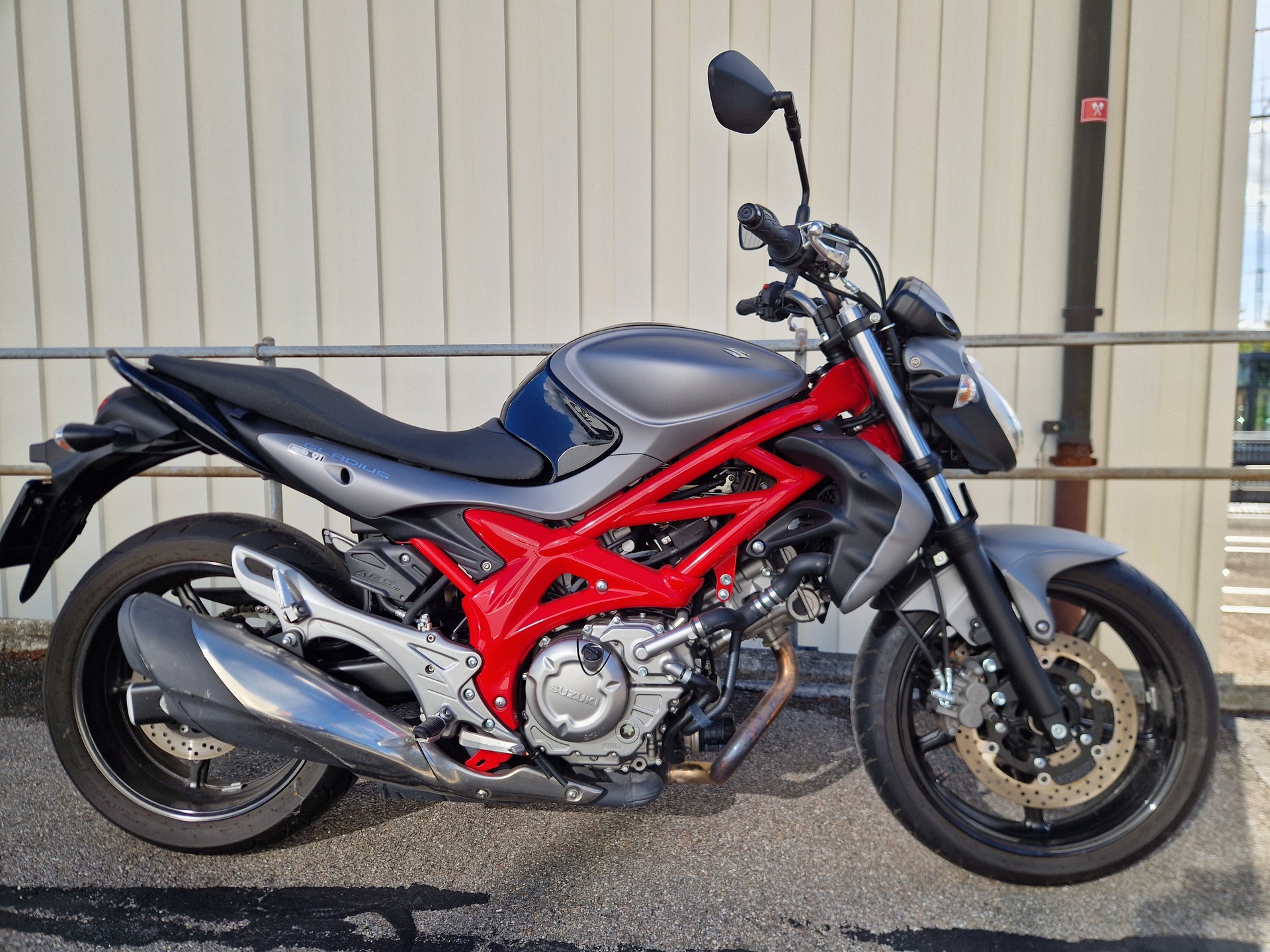 SUZUKI SFV 650 Gladius ABS-image-1
